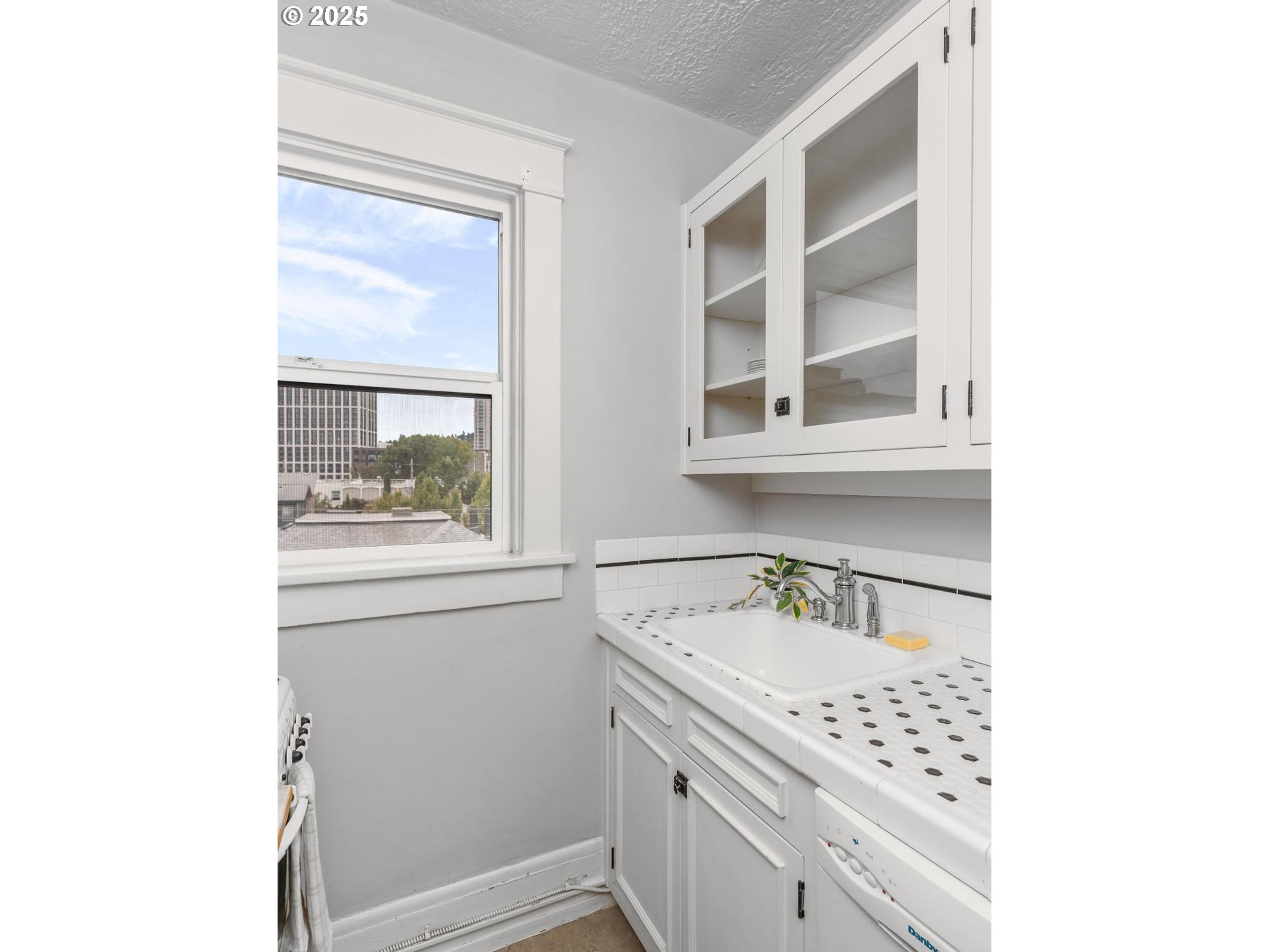 Photo #5: 667446594 Listing 
