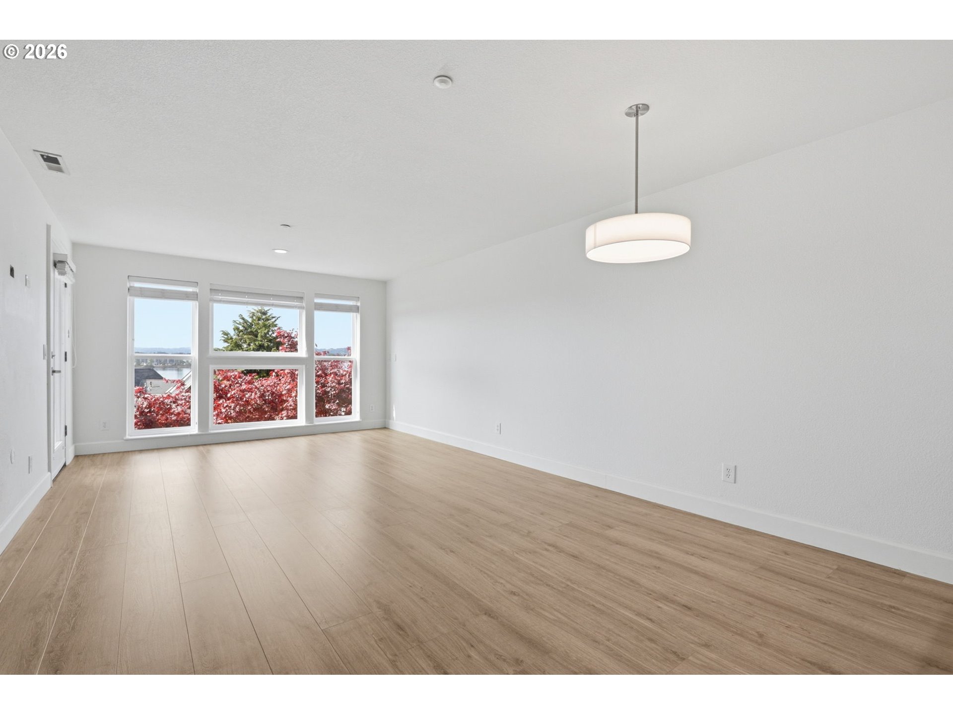 Photo #4: 672186473 Listing: Photo #4