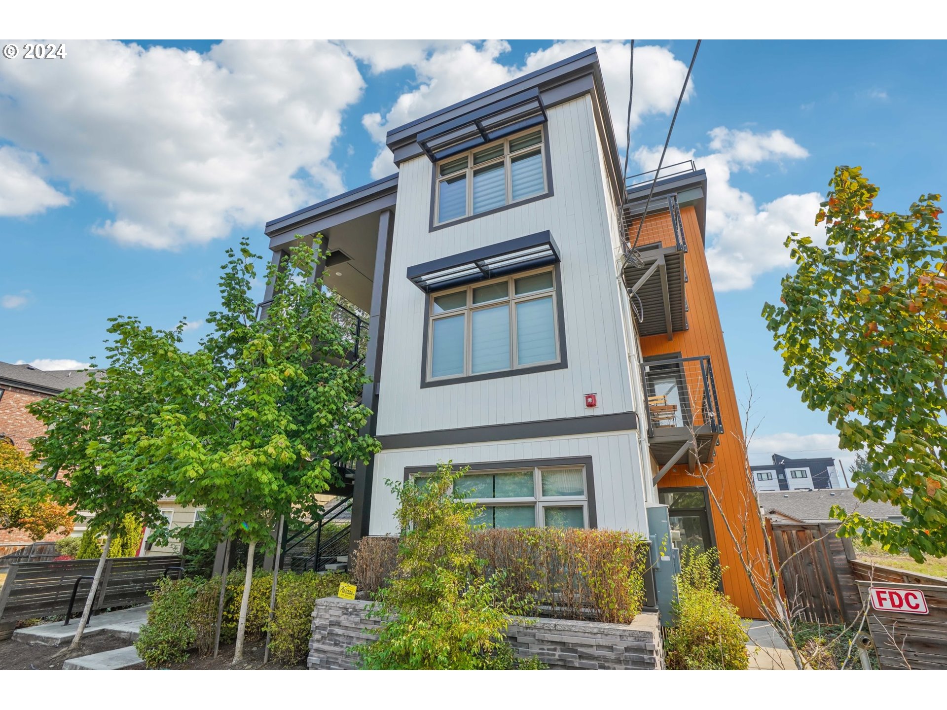More Details about MLS # 672606941 : 6822 N GREENWICH AVE