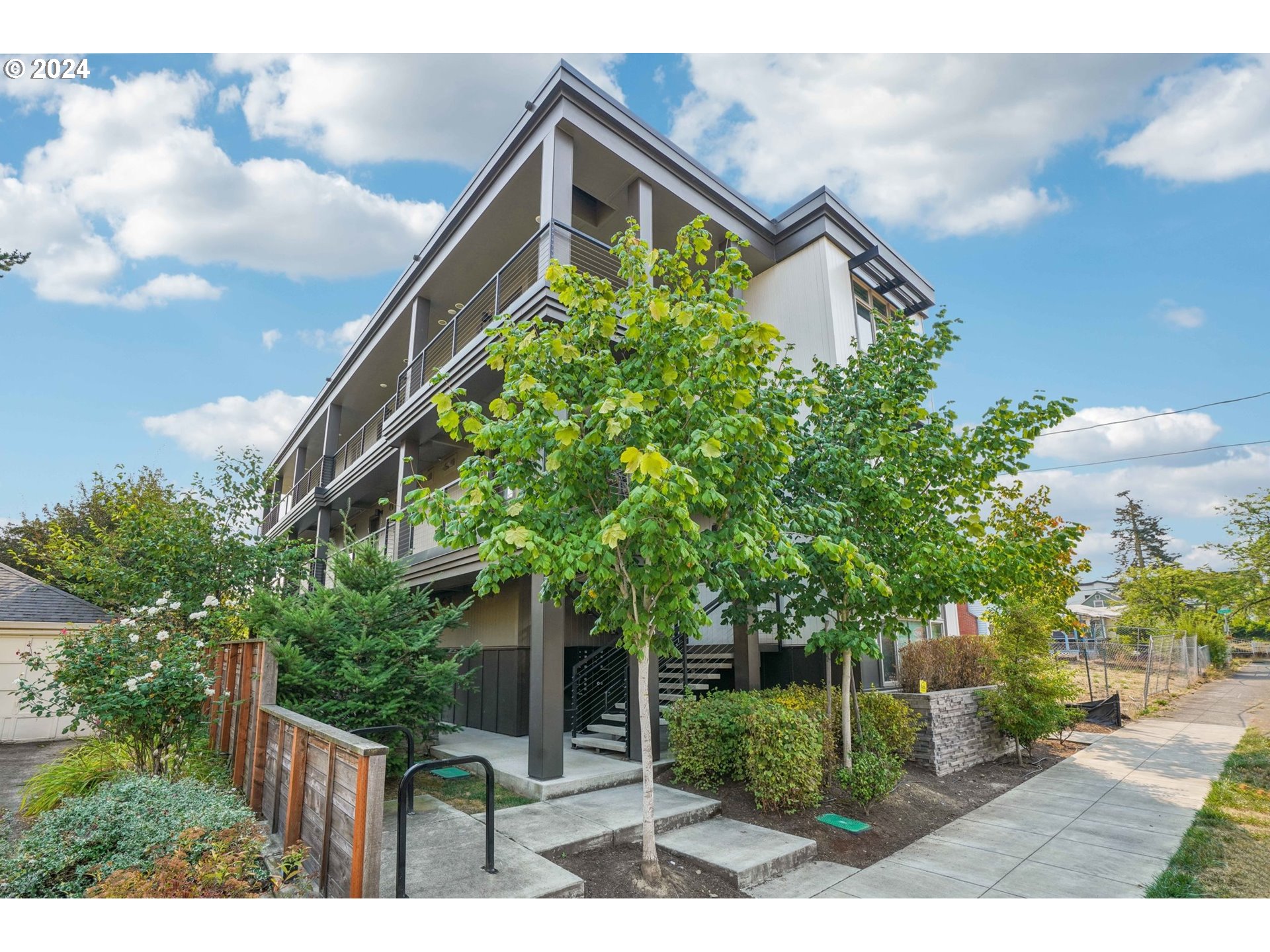 Photo #2: 672606941 Listing 