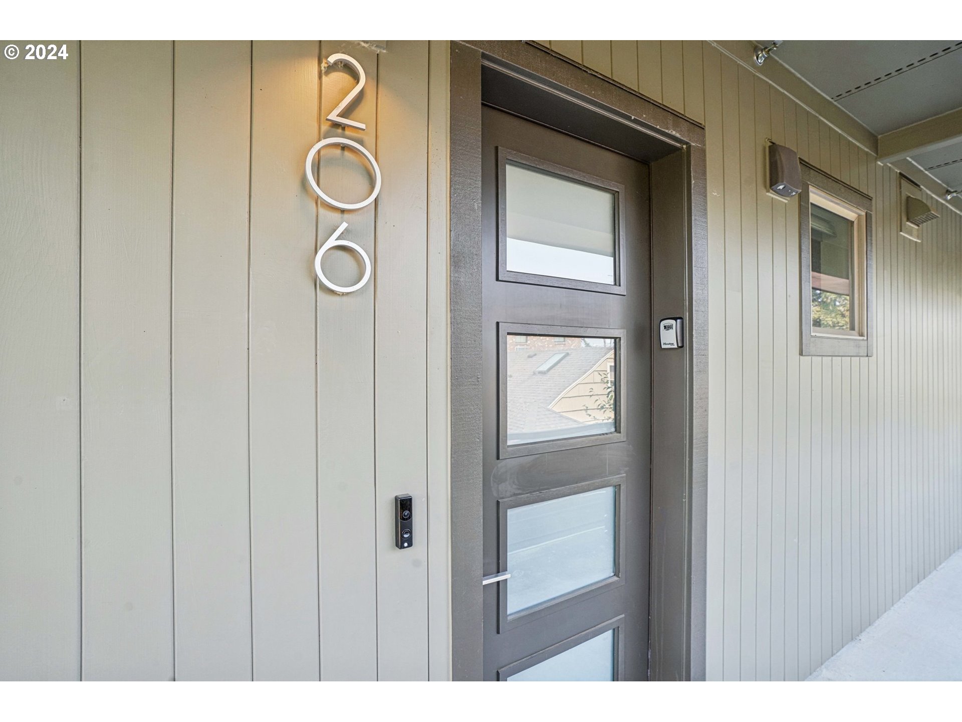Photo #3: 672606941 Listing 