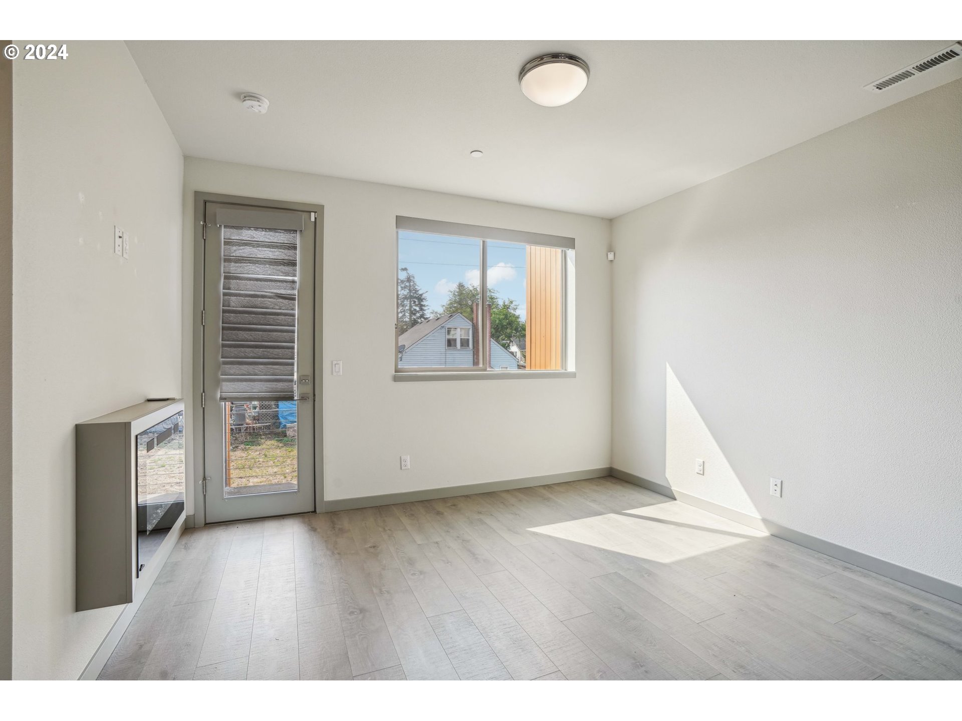 Photo #5: 672606941 Listing 