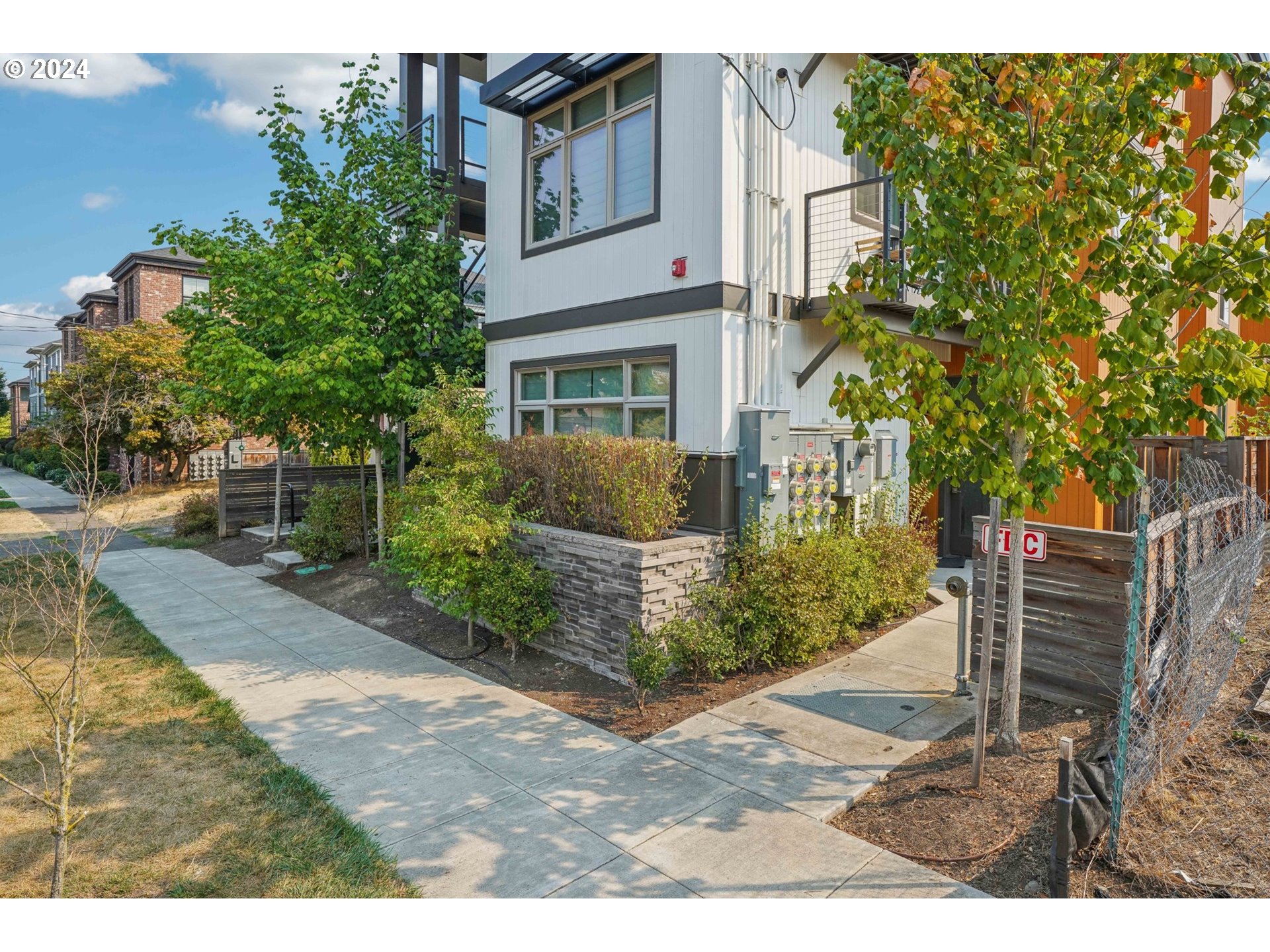 Photo #6: 672606941 Listing 