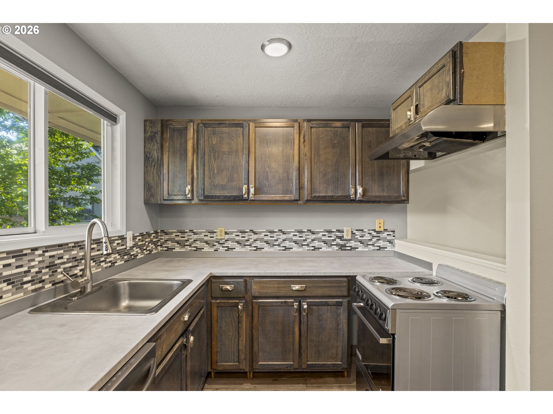 Photo #4: 674121089 Listing: Photo #4