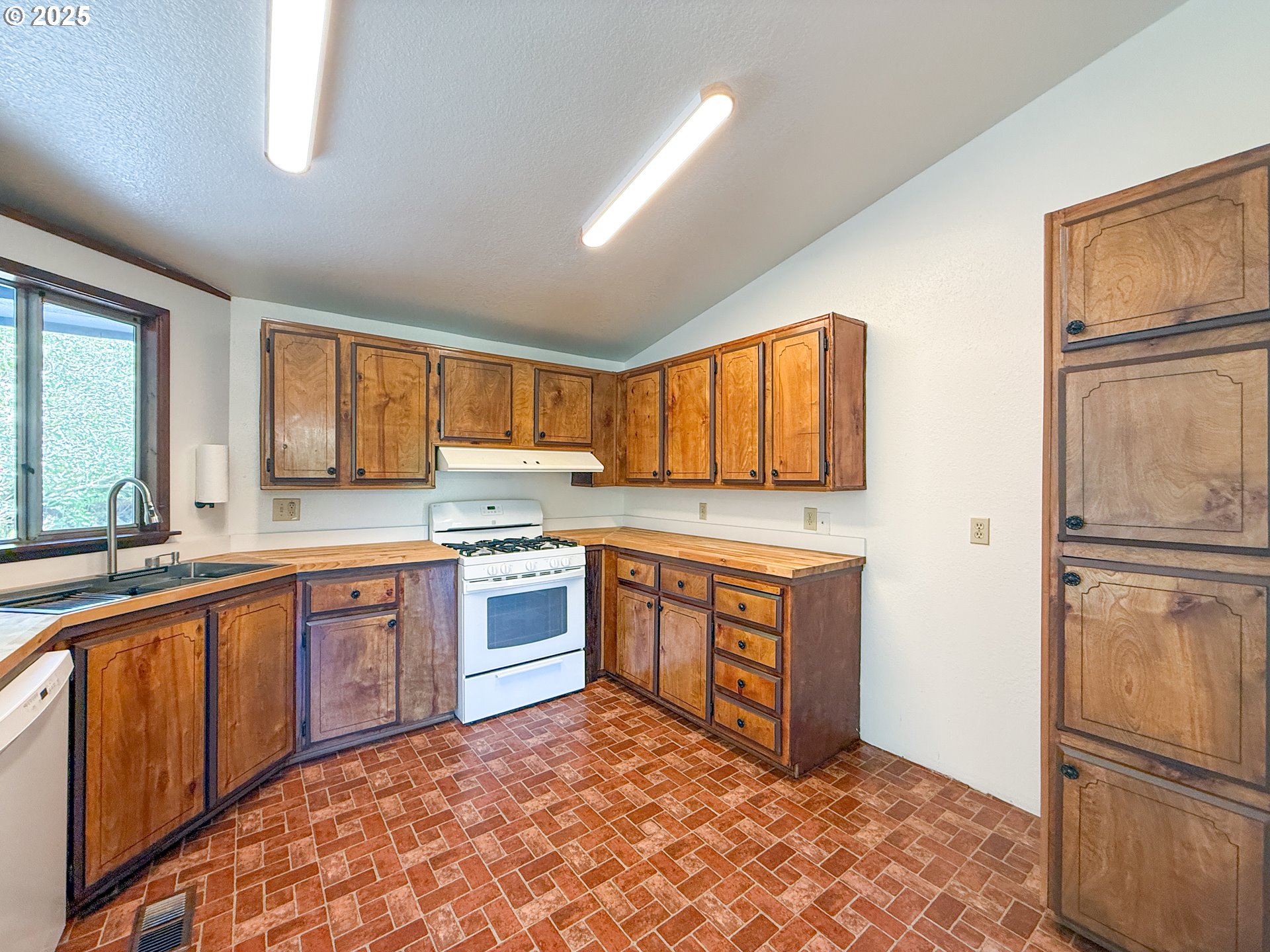 96134 FOXGLOVE WAY, Brookings, OR, 97415