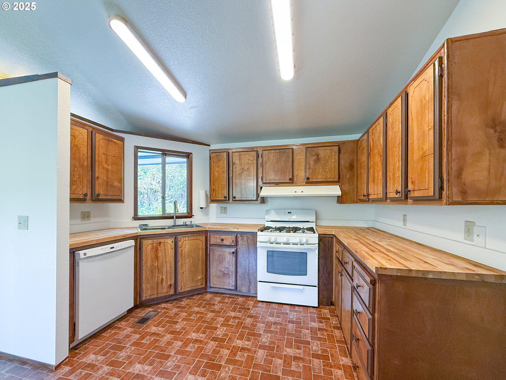 96134 FOXGLOVE WAY, Brookings, OR, 97415