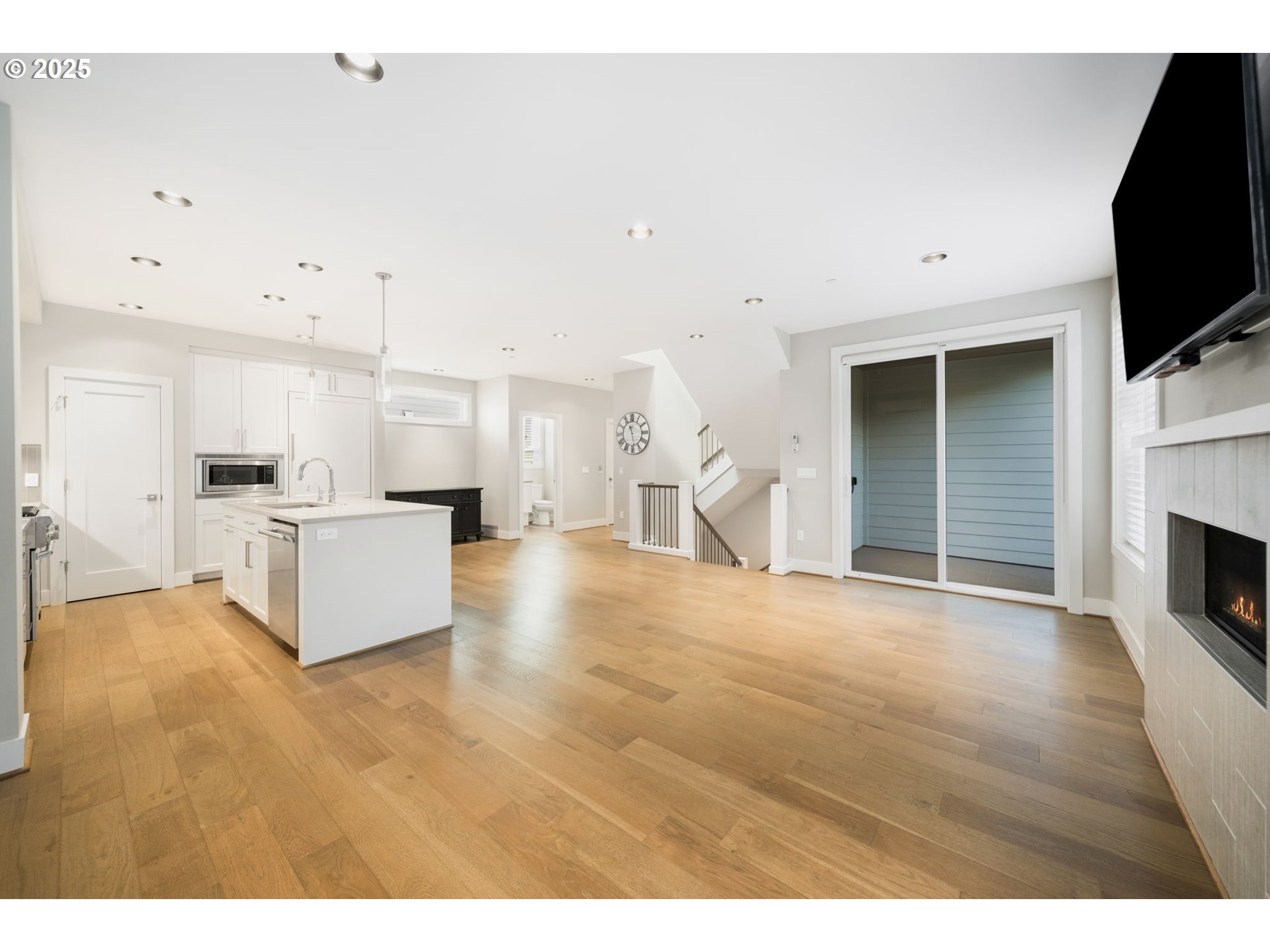 Photo #2: 675672507 Listing 