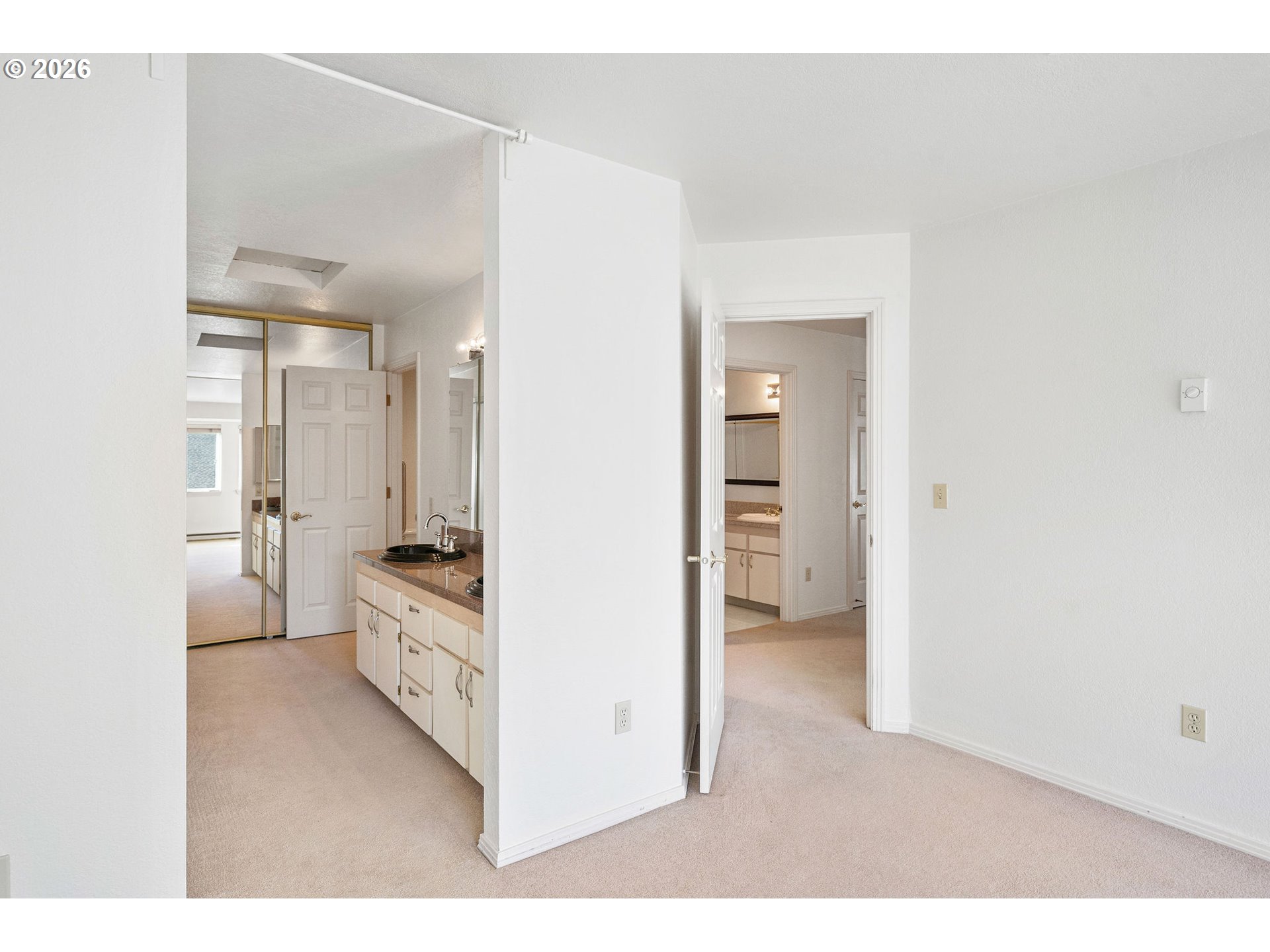 Photo #9: 676026952 Listing: Photo #9