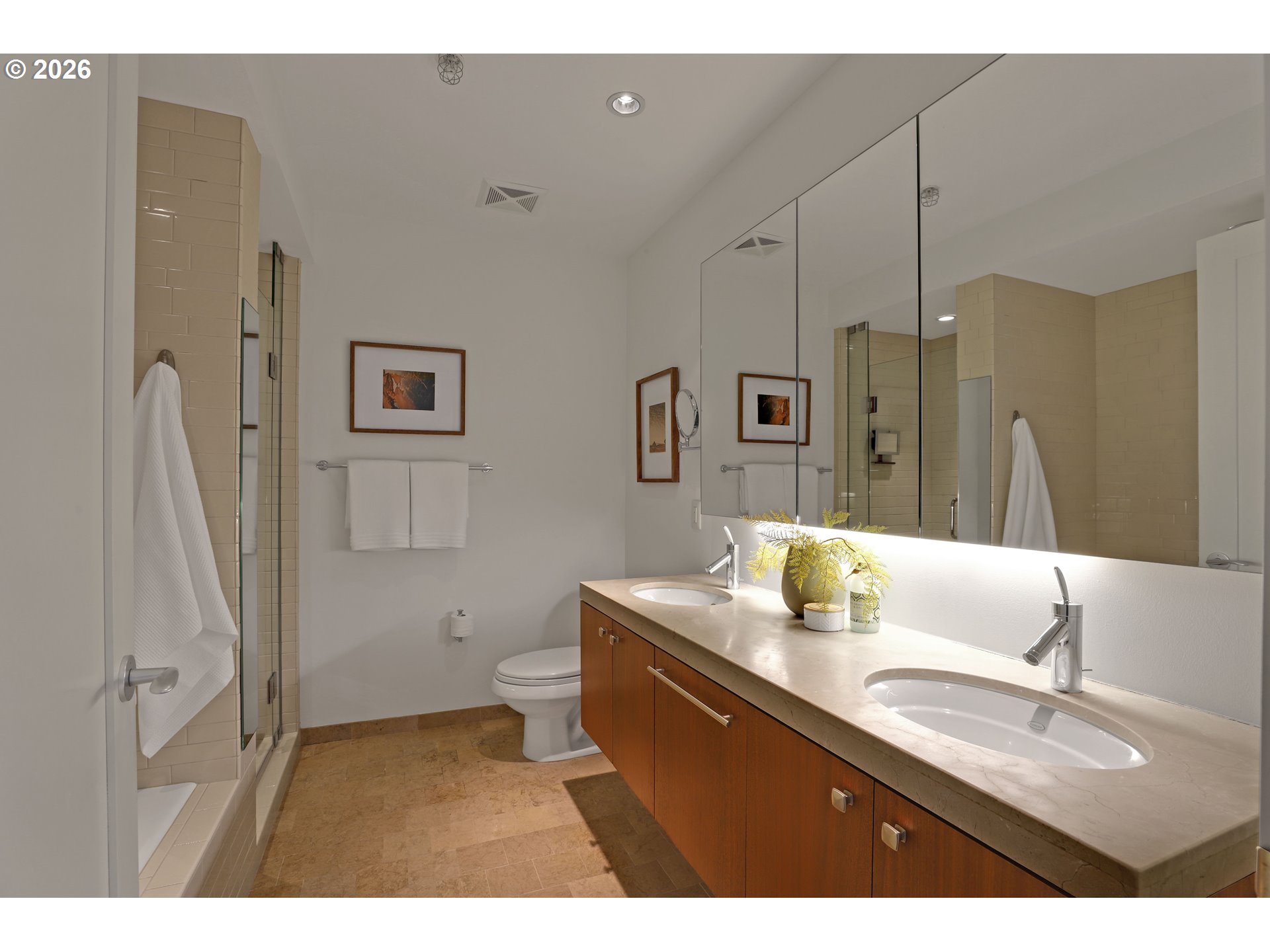 Photo #2: 677238360 Listing: Photo #2