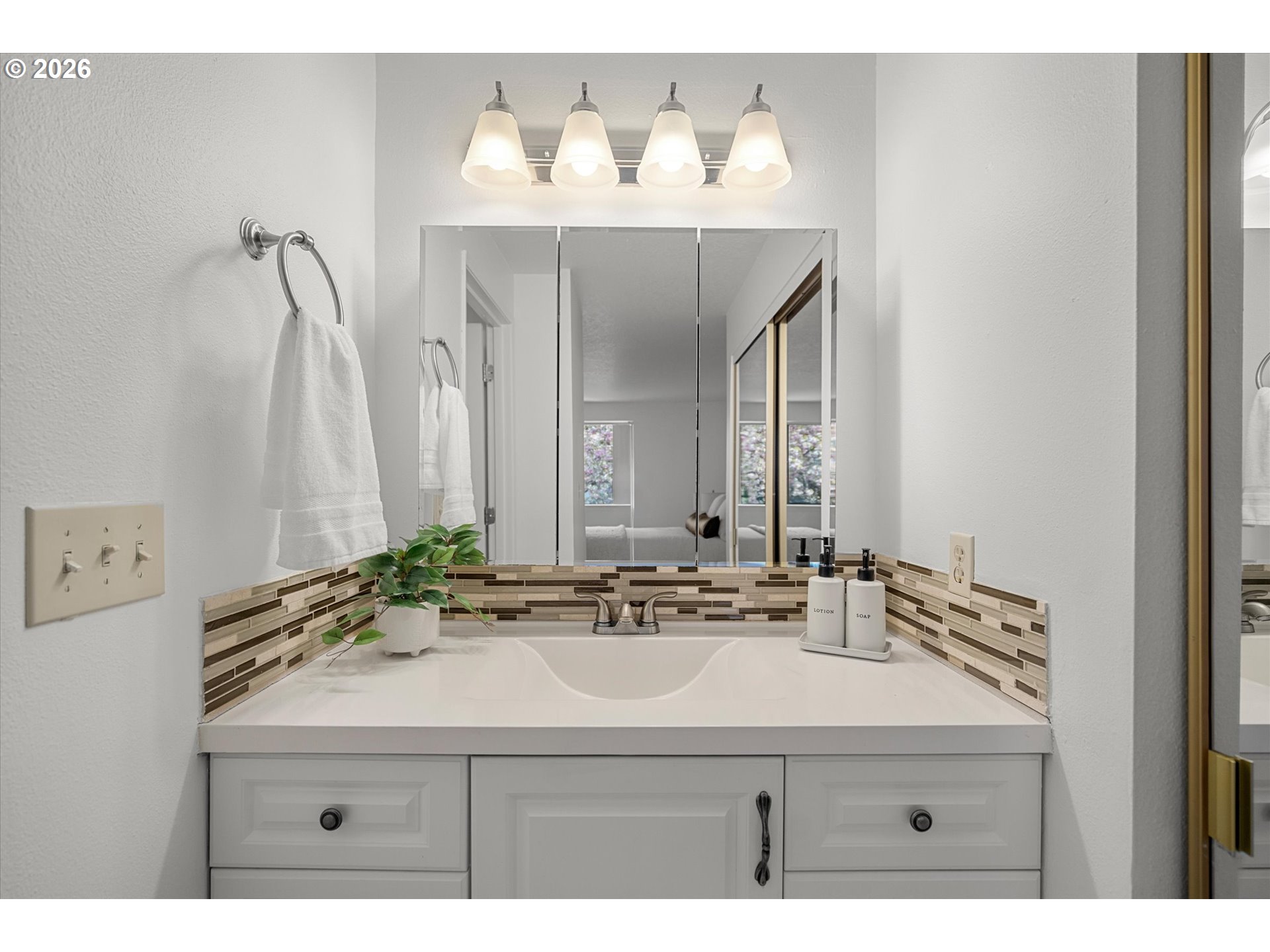 Photo #8: 681107614 Listing: Photo #8