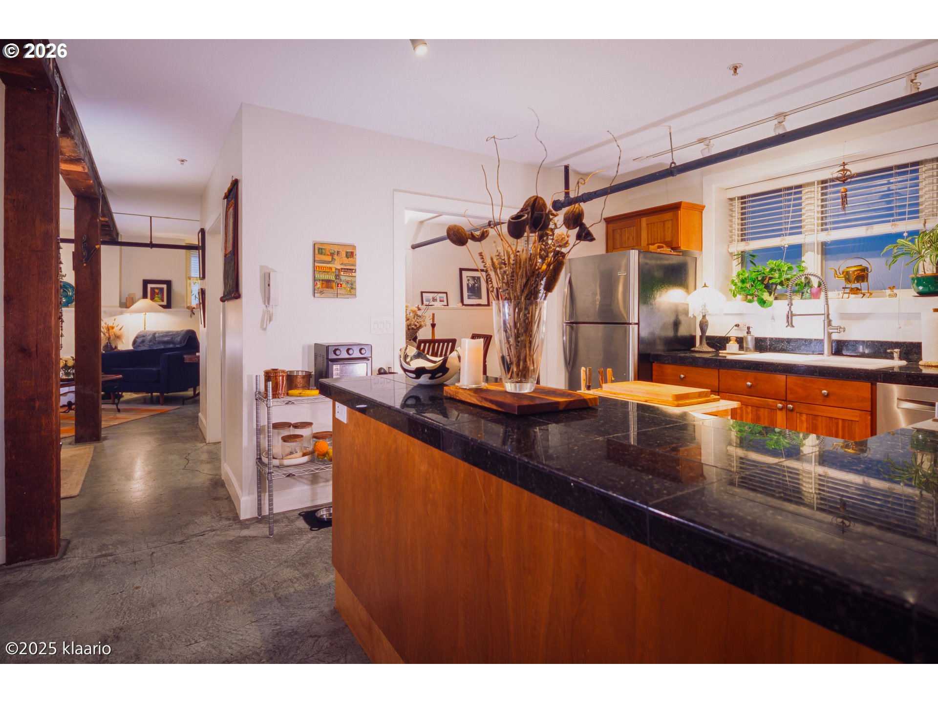 Photo #1: 683395689 Listing: Photo #1