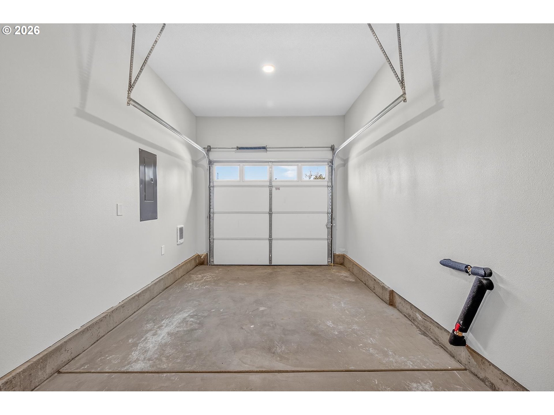 Photo #4: 683717760 Listing: Photo #4