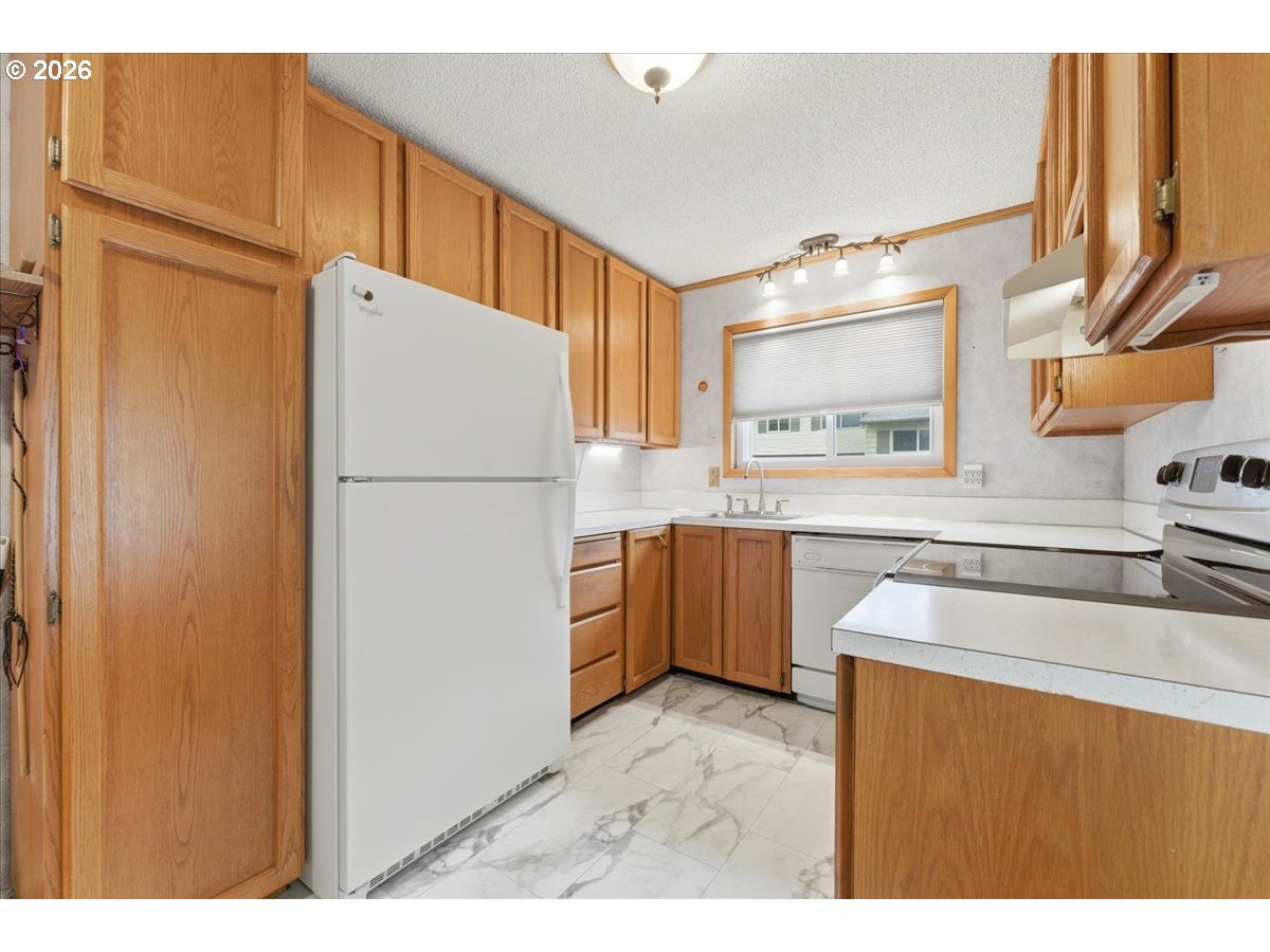 Photo #16: 684174717 Listing: Photo #16