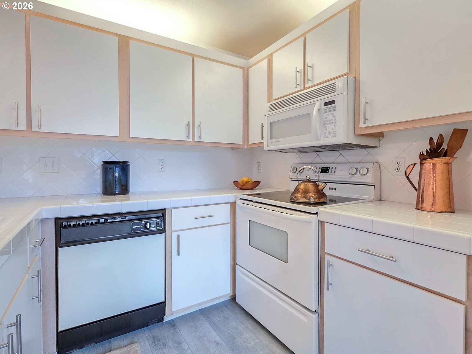 Photo #8: 684629897 Listing: Photo #8