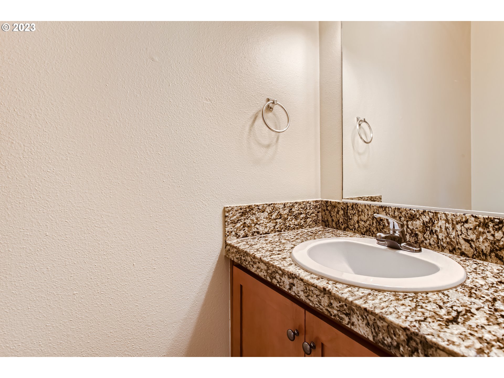 Photo #11: 686352838 Listing: Photo #11