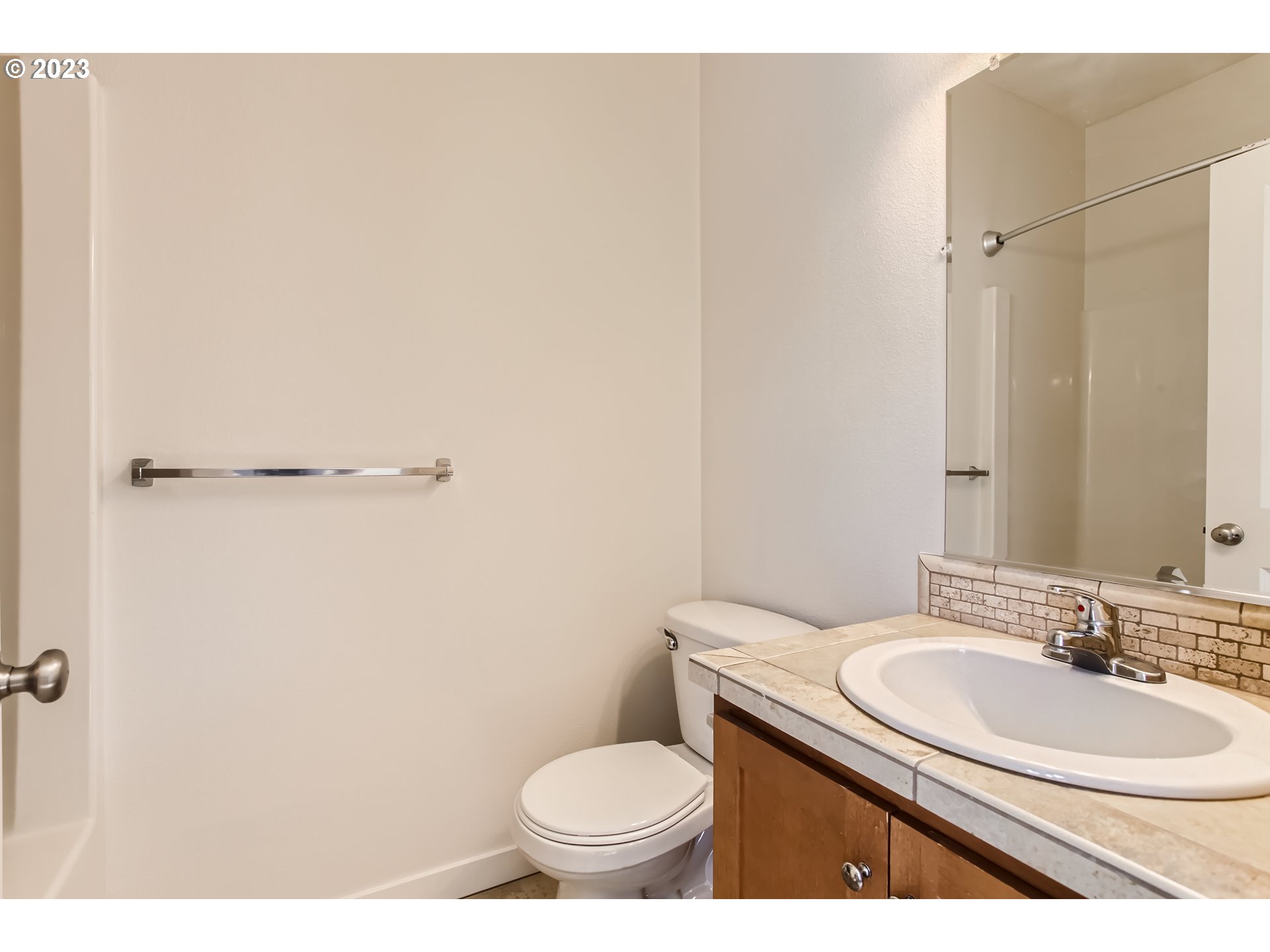 Photo #13: 686352838 Listing: Photo #13