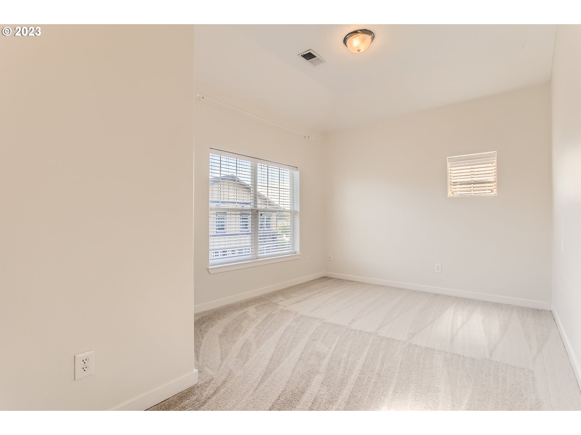 Photo #16: 686352838 Listing: Photo #16