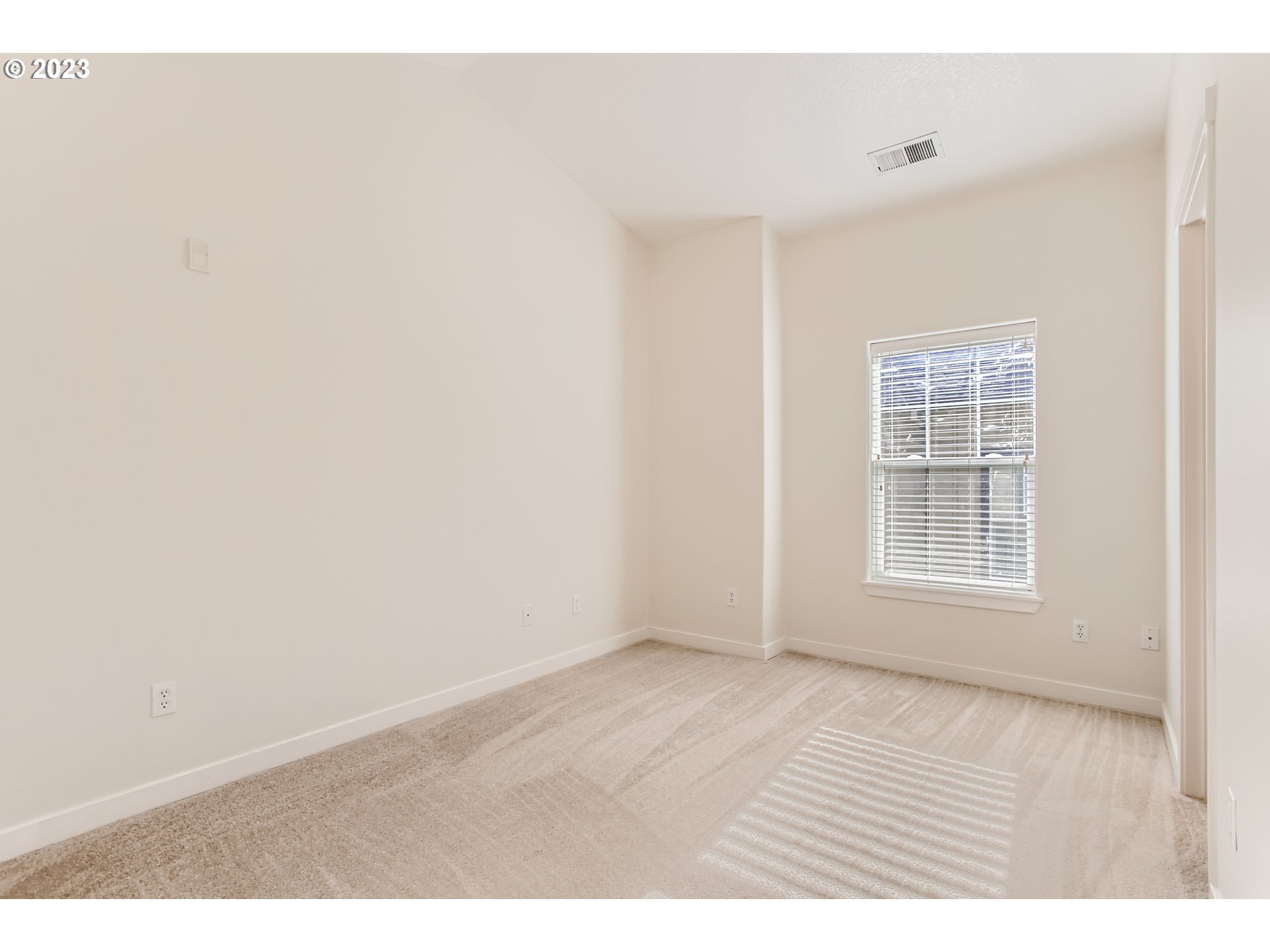 Photo #18: 686352838 Listing: Photo #18