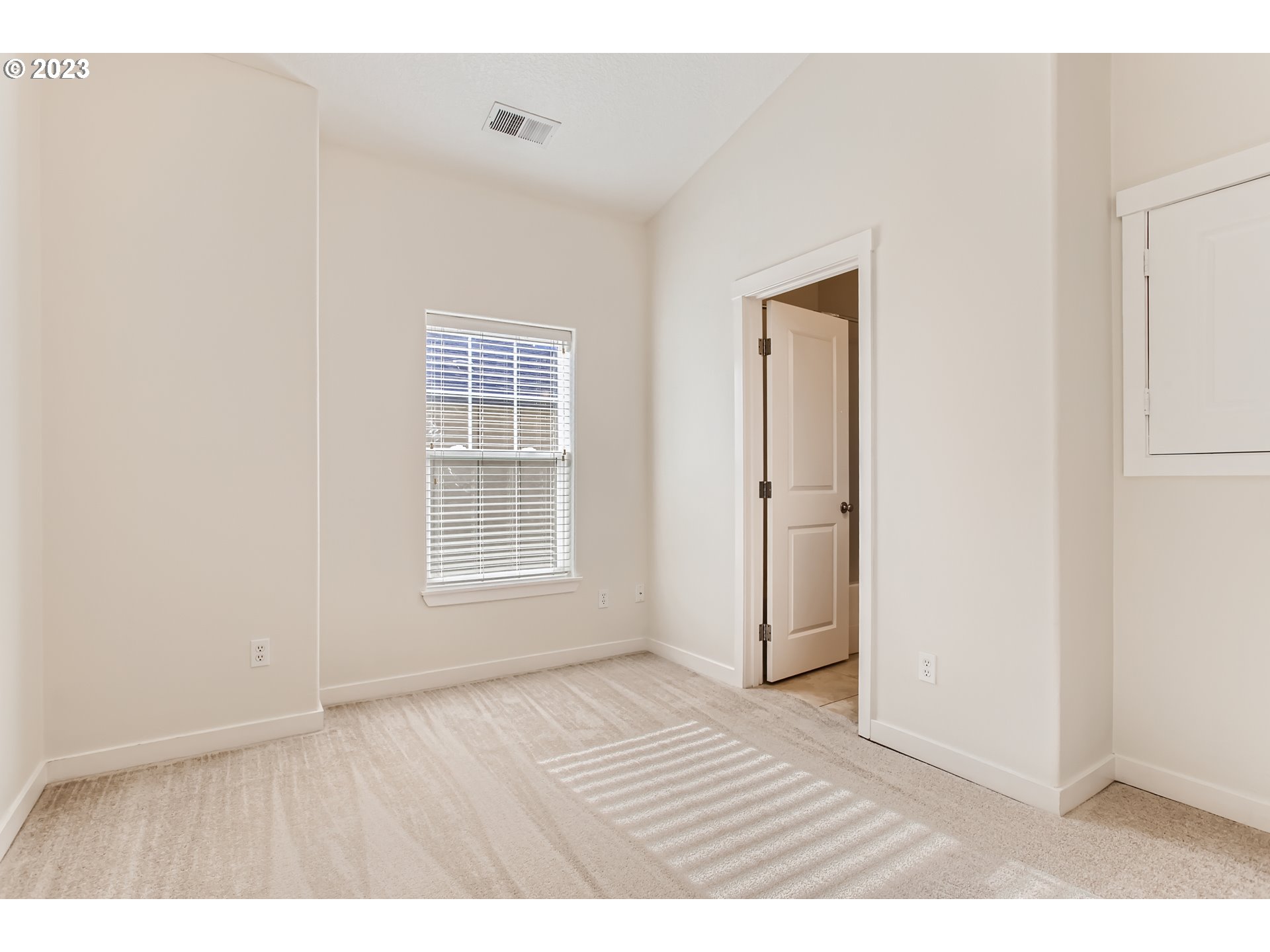 Photo #19: 686352838 Listing: Photo #19