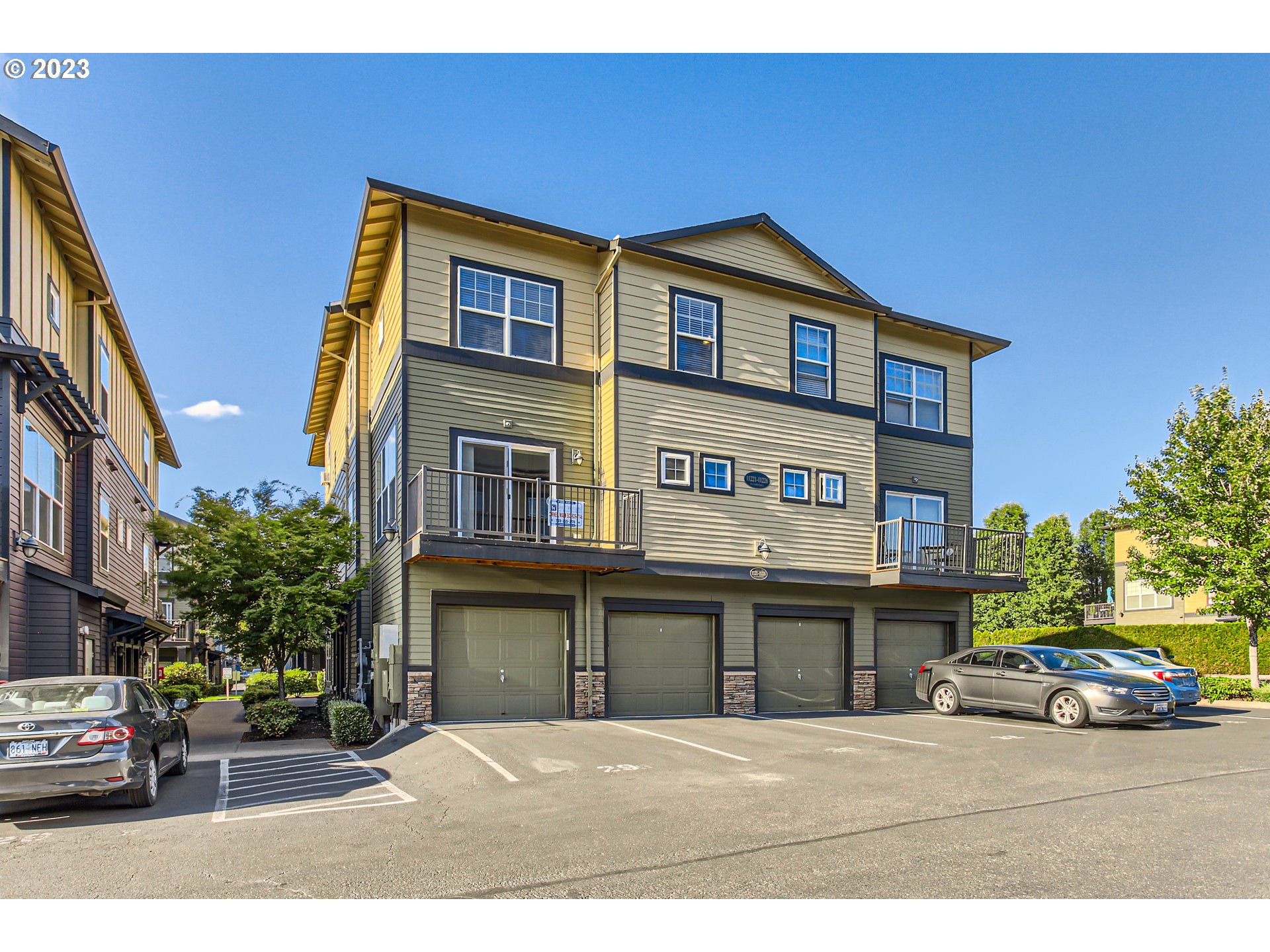 Photo #2: 686352838 Listing: Photo #2