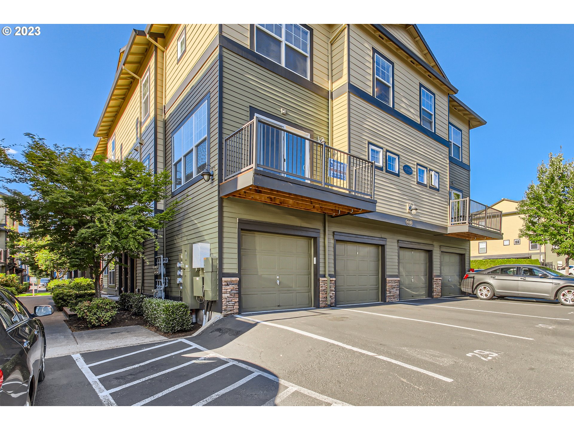 Photo #3: 686352838 Listing: Photo #3