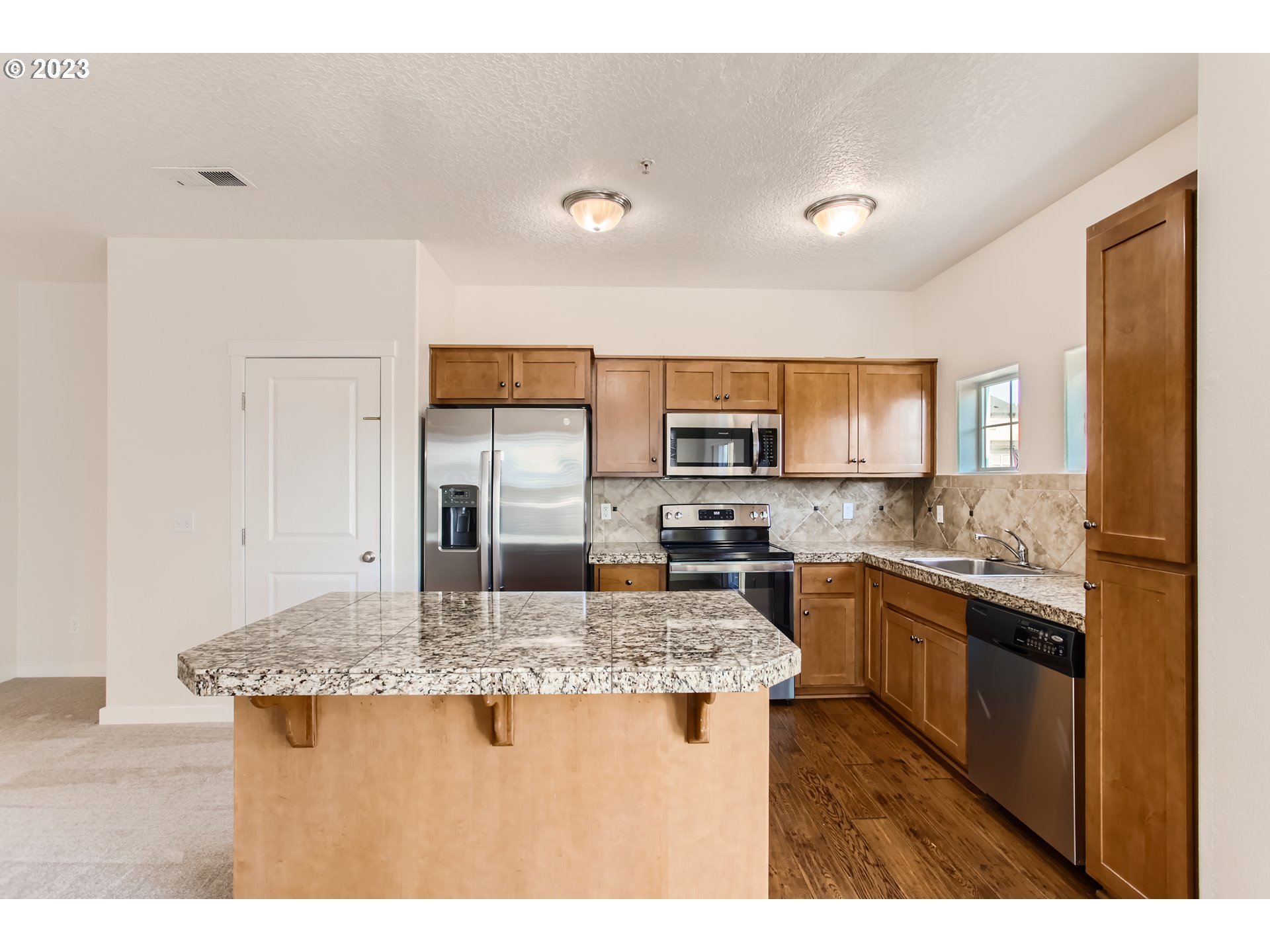 Photo #9: 686352838 Listing: Photo #9