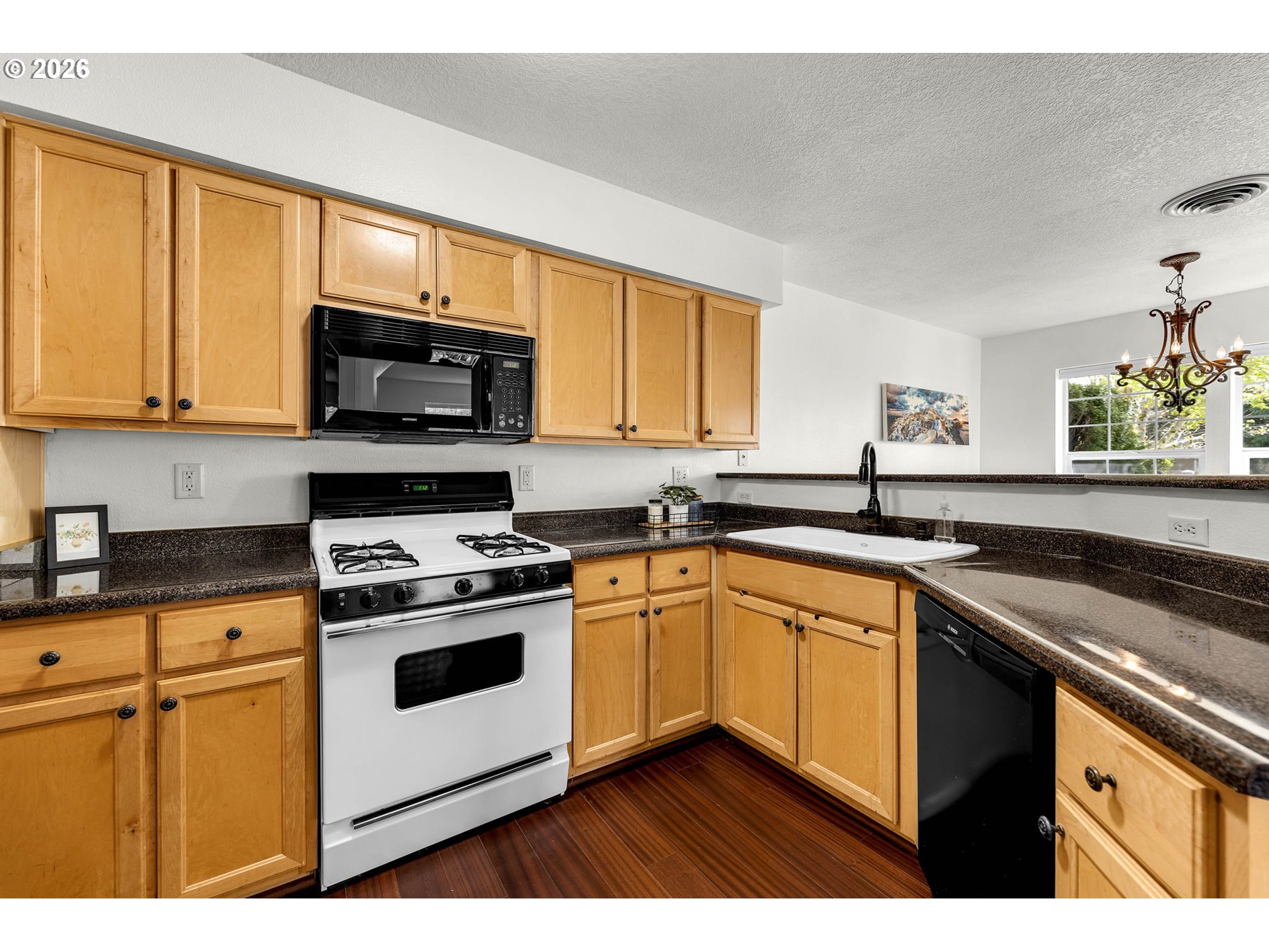 Photo #5: 686512304 Listing: Photo #5