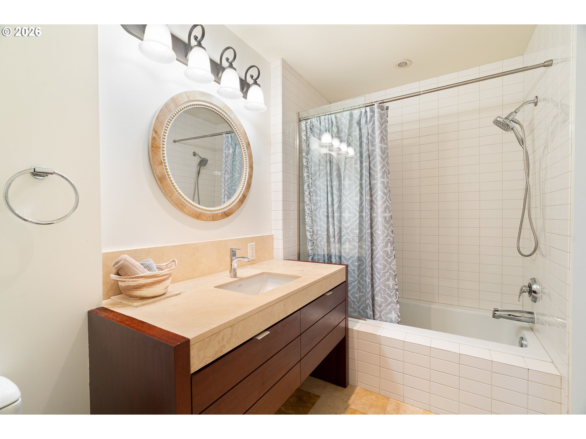 Photo #6: 686804070 Listing: Photo #6