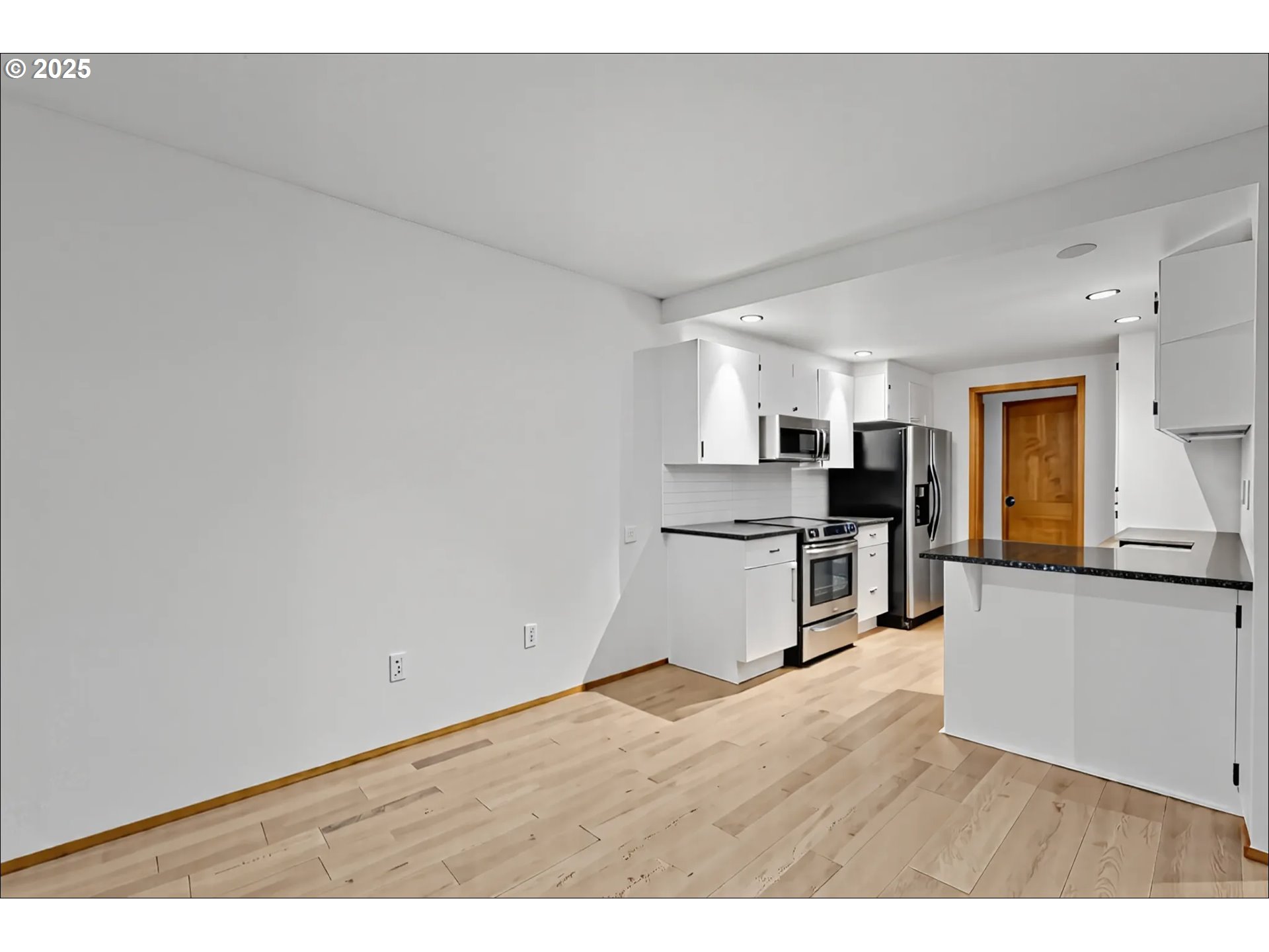 Photo #9: 686984077 Listing: Photo #9