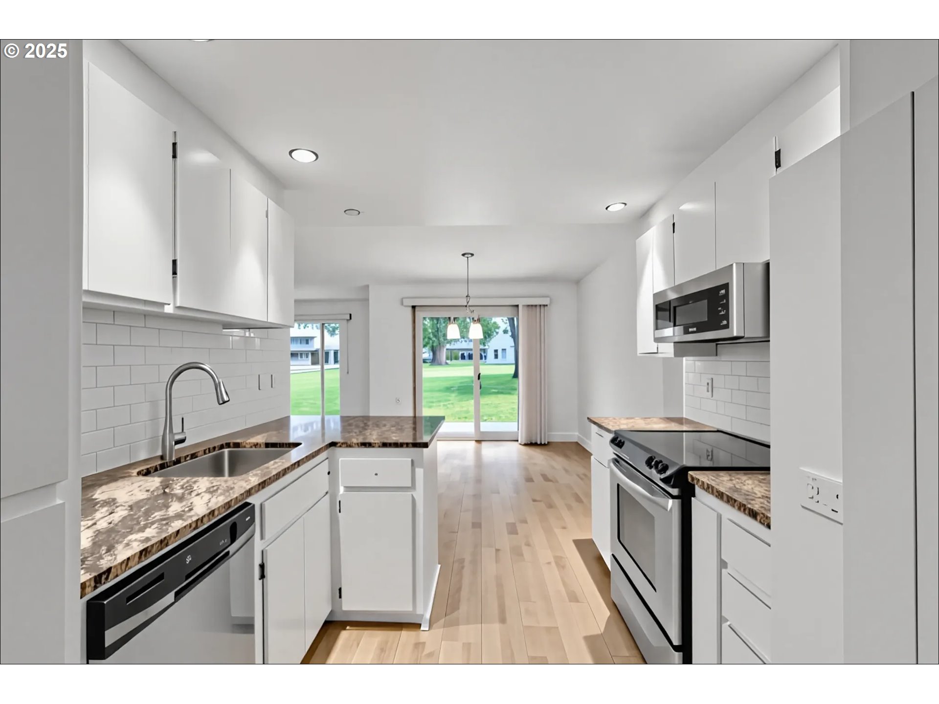 Photo #10: 686984077 Listing: Photo #10