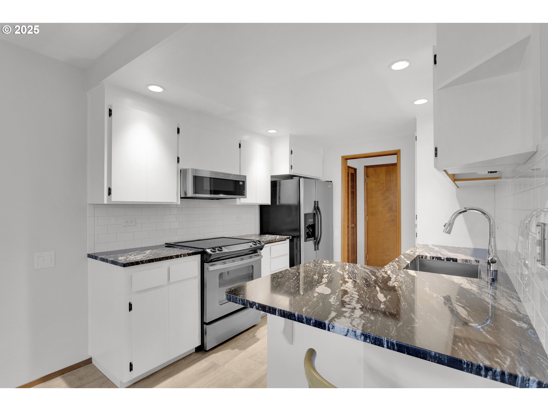 Photo #14: 686984077 Listing: Photo #14