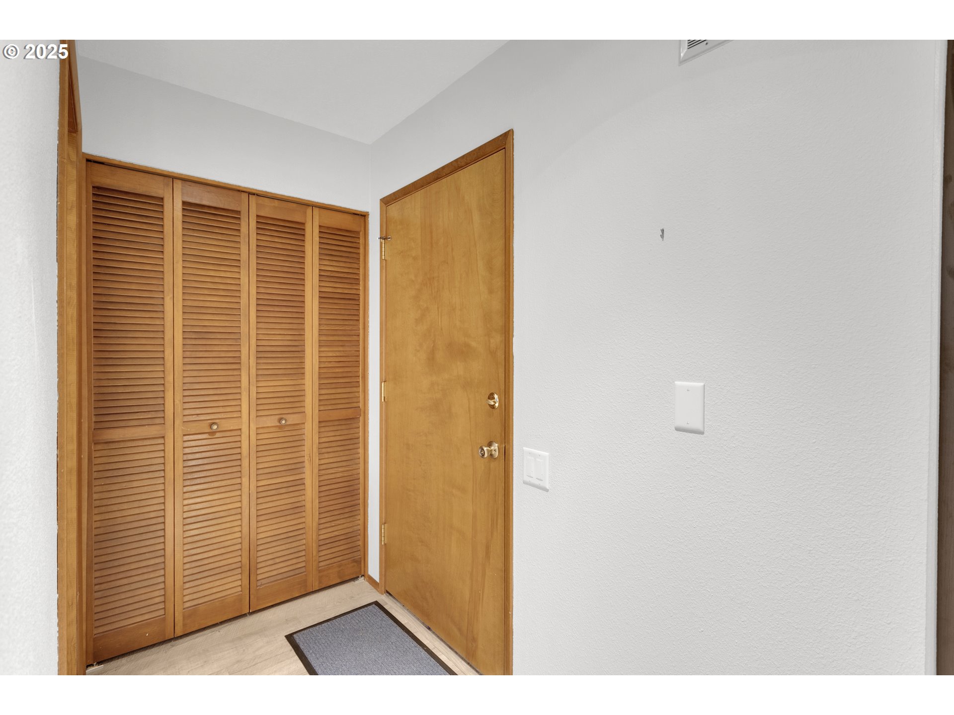 Photo #1: 686984077 Listing: Photo #1