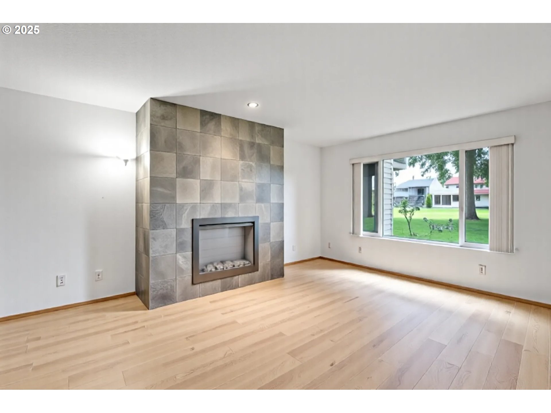 Photo #2: 686984077 Listing: Photo #2