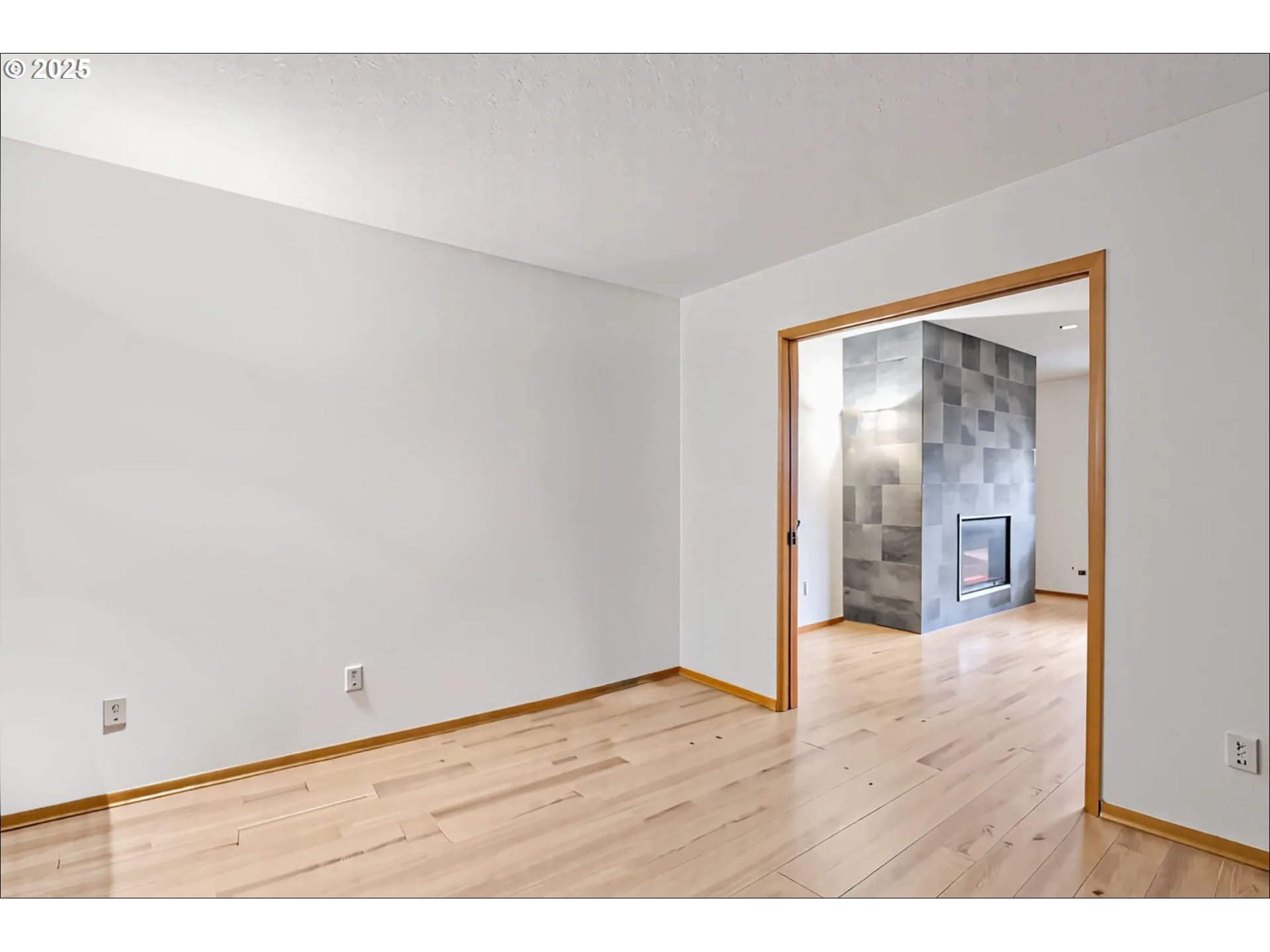 Photo #3: 686984077 Listing: Photo #3