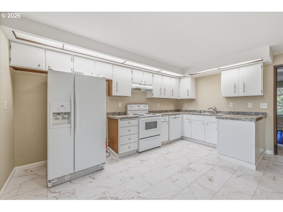 Photo #1: 687252145 Listing: Photo #1