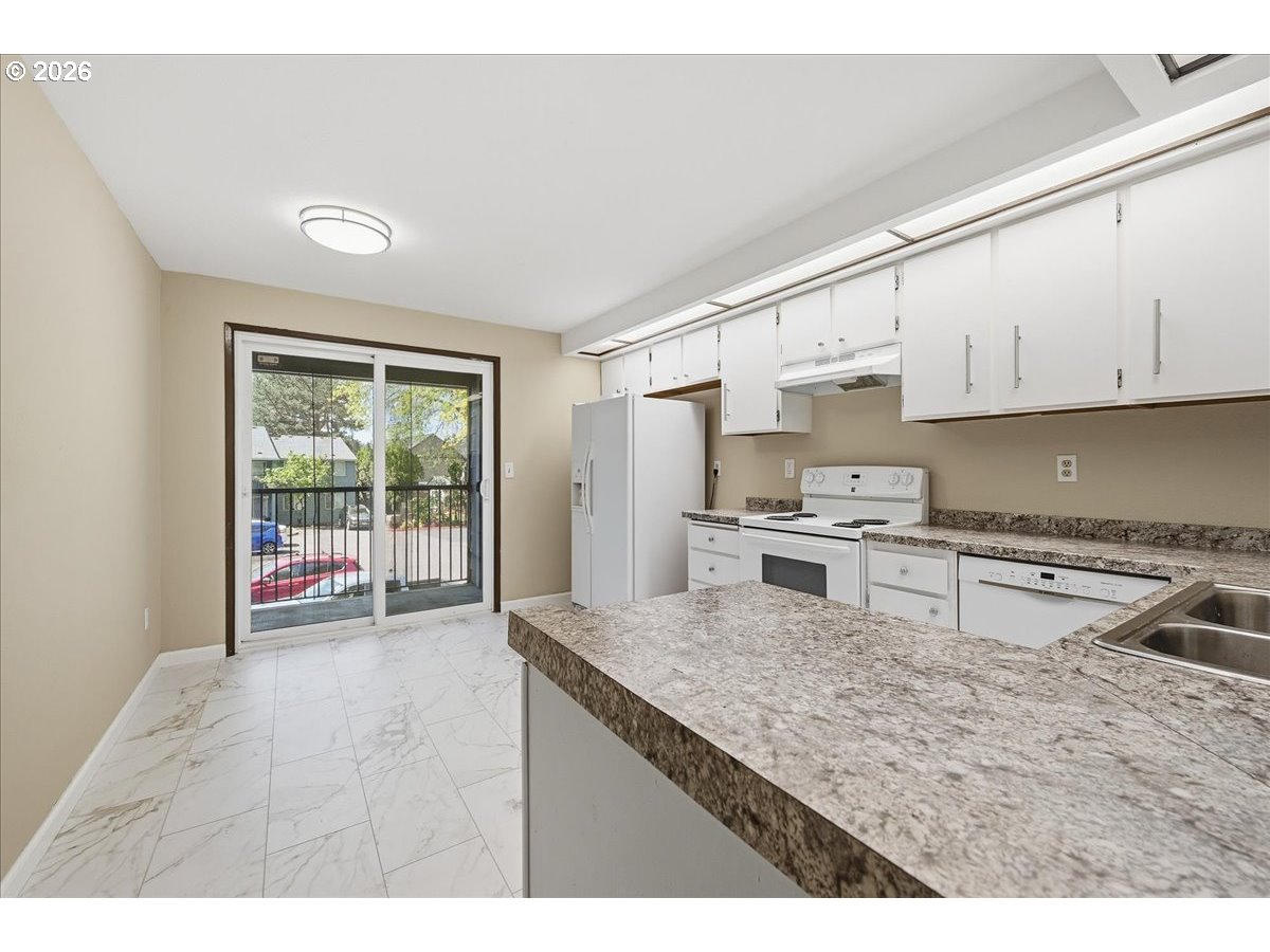 Photo #3: 687252145 Listing: Photo #3