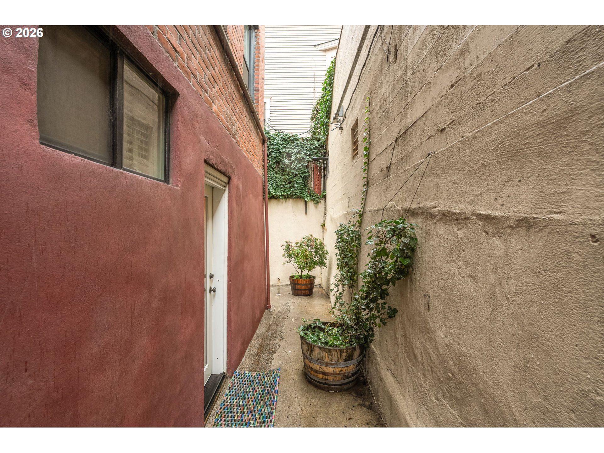 Photo #9: 687550645 Listing: Photo #9