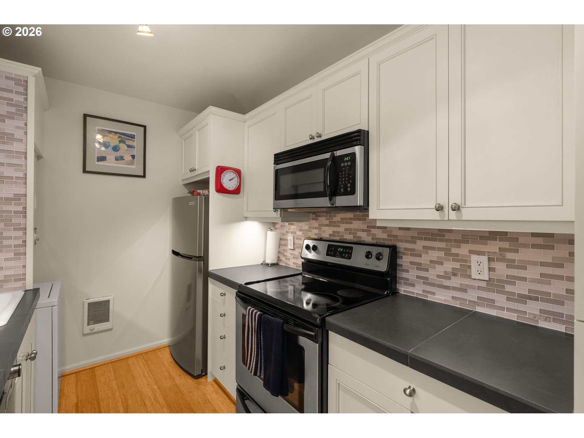 Photo #6: 687550645 Listing: Photo #6