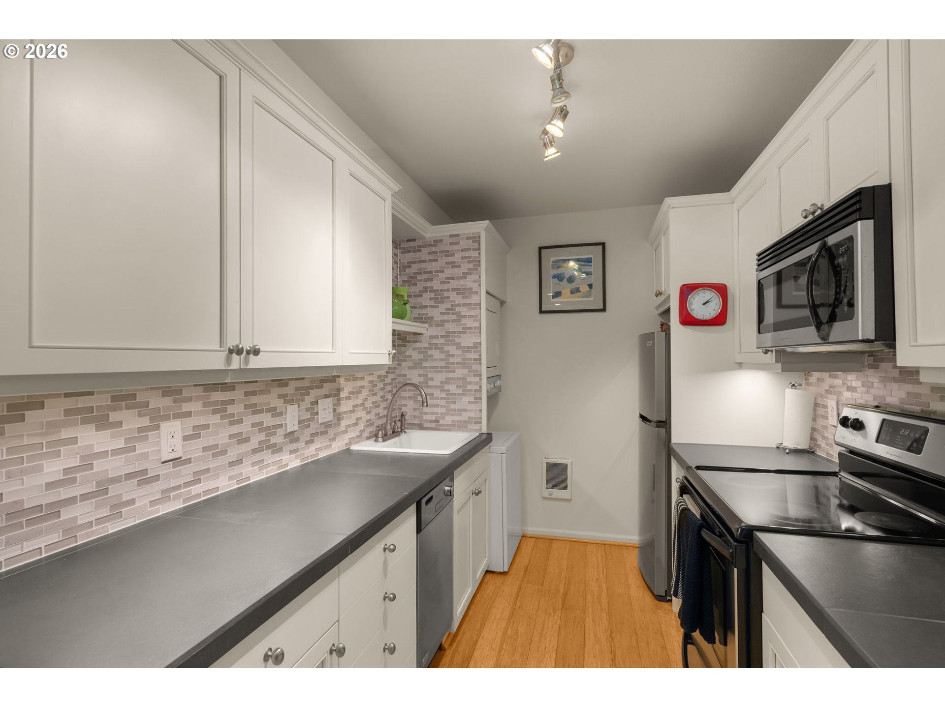 Photo #7: 687550645 Listing: Photo #7