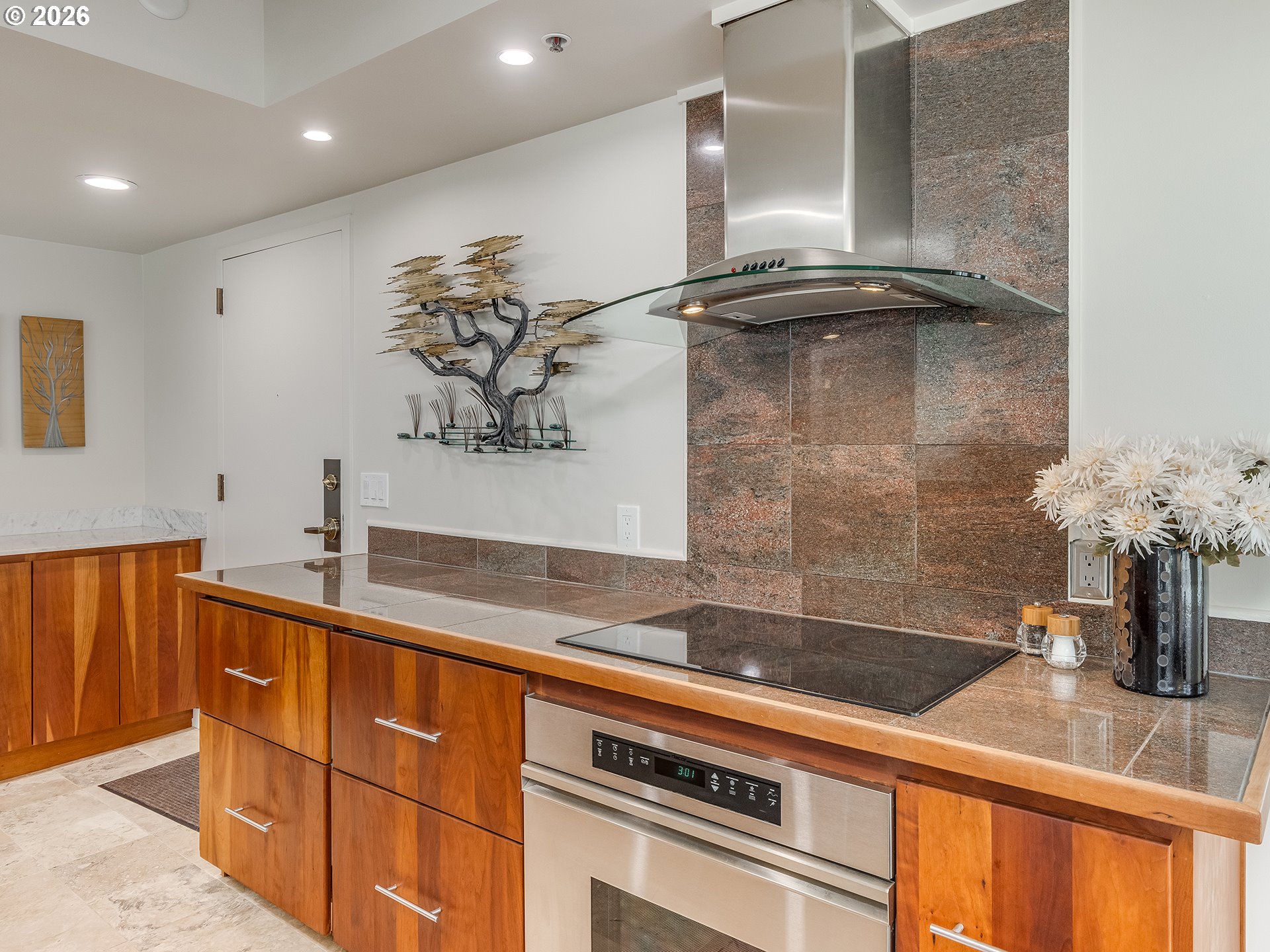 Photo #5: 687754981 Listing: Photo #5