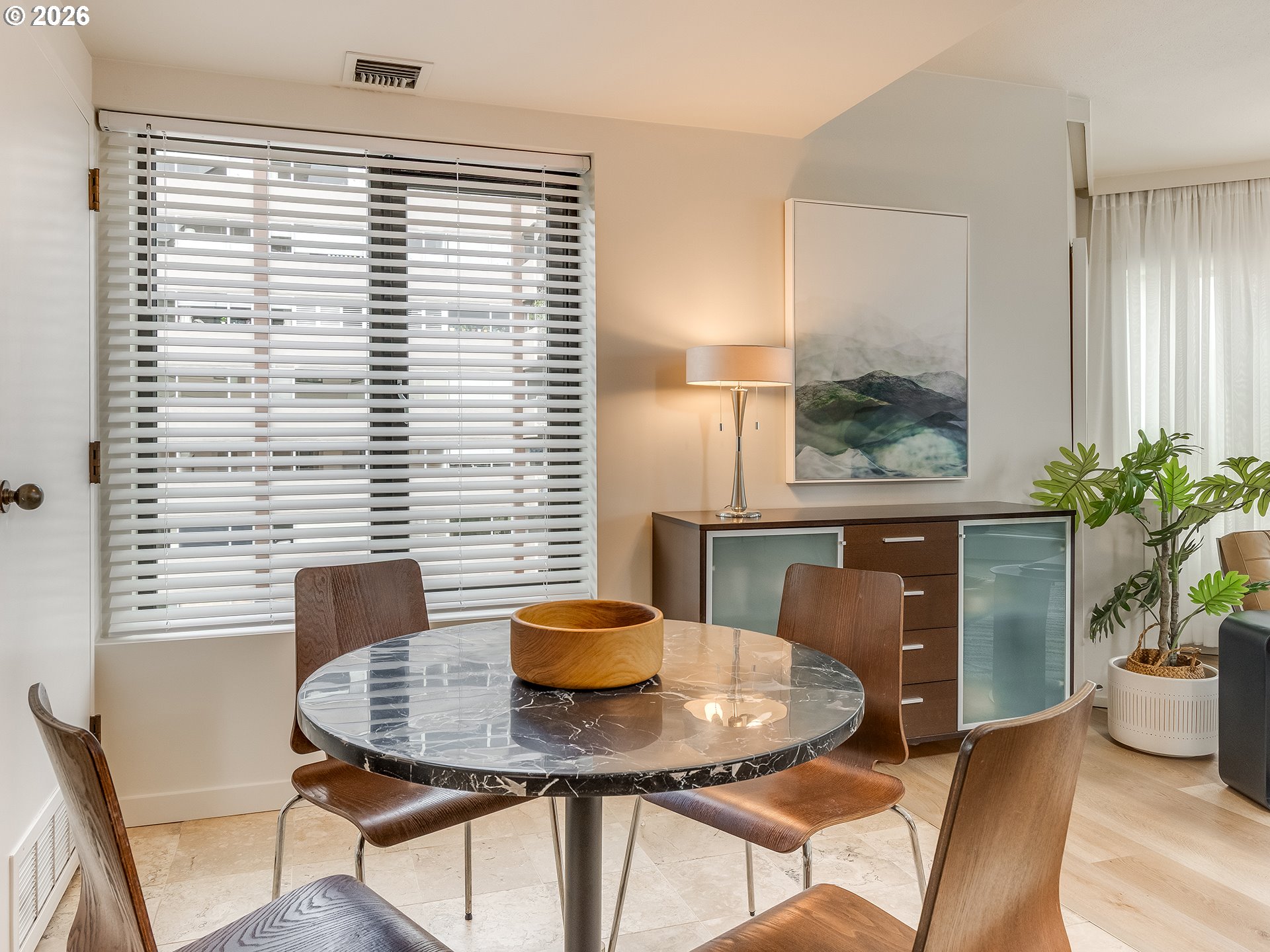 Photo #7: 687754981 Listing: Photo #7