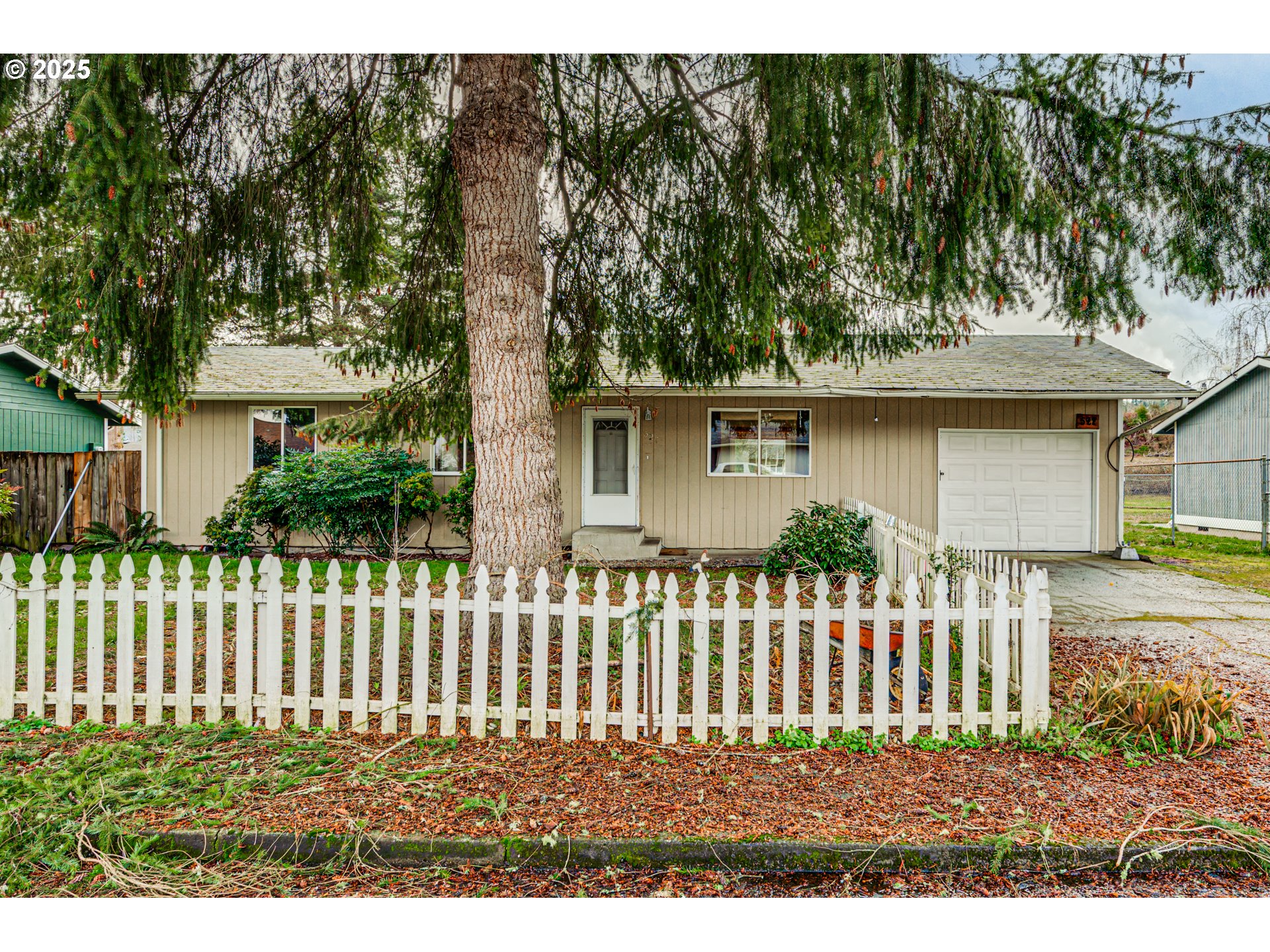 Photo of 527 DIANE ST Castle Rock WA 98611