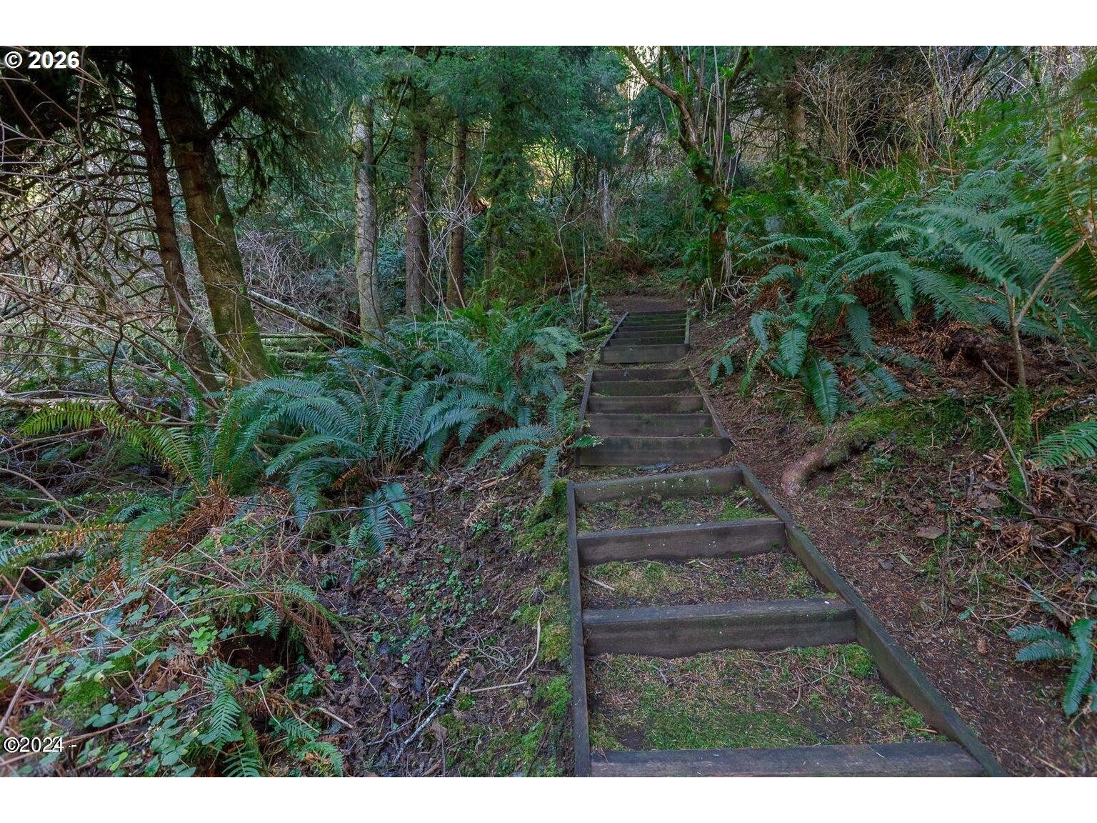 212 CHIEF ALBERT DR, Yachats, OR, 97498