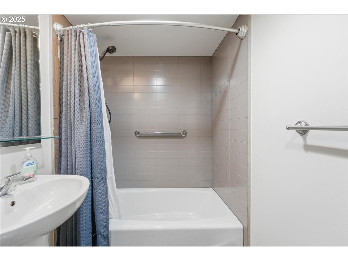 Photo #22: 689665509 Listing: Photo #22