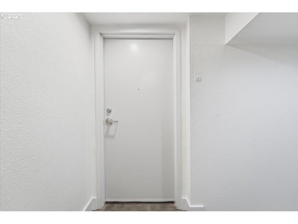 Photo #4: 689665509 Listing: Photo #4