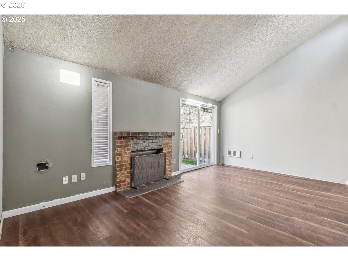 Photo #4: 690222324 Listing: Photo #4