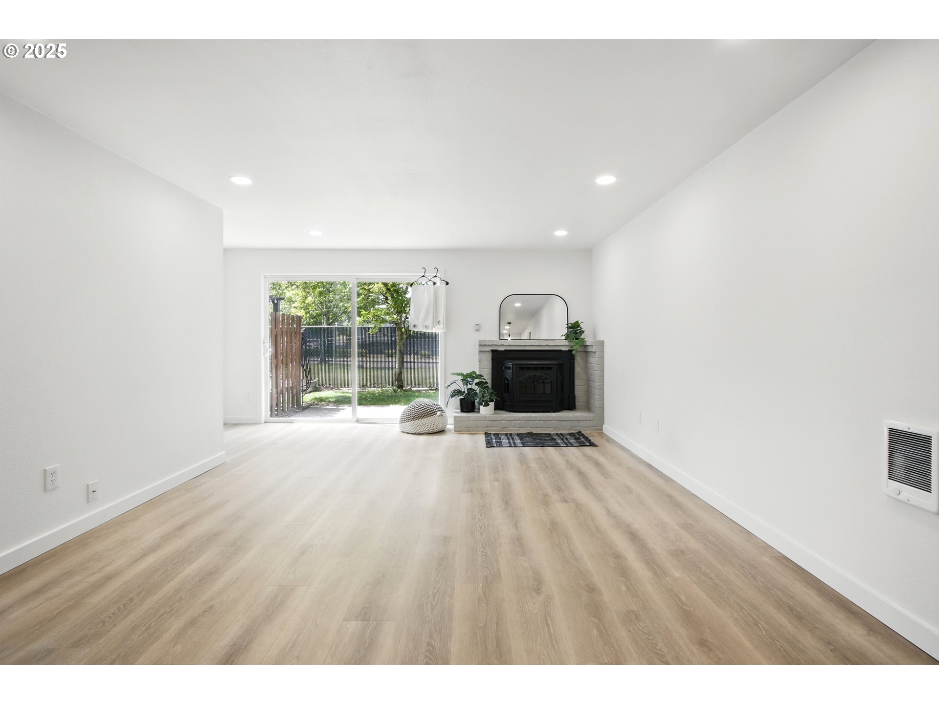 Photo #14: 690803834 Listing: Photo #14
