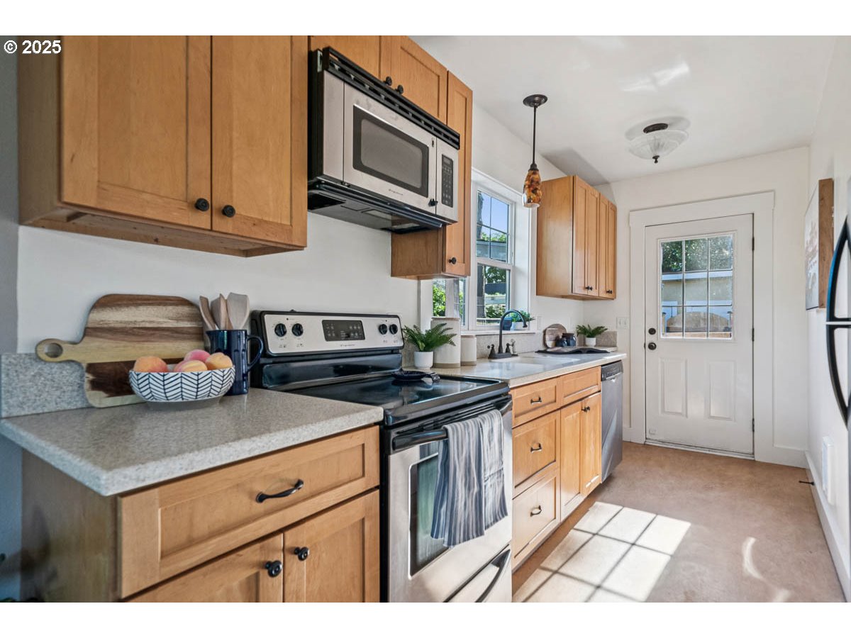 Photo #2: 692642830 Listing 