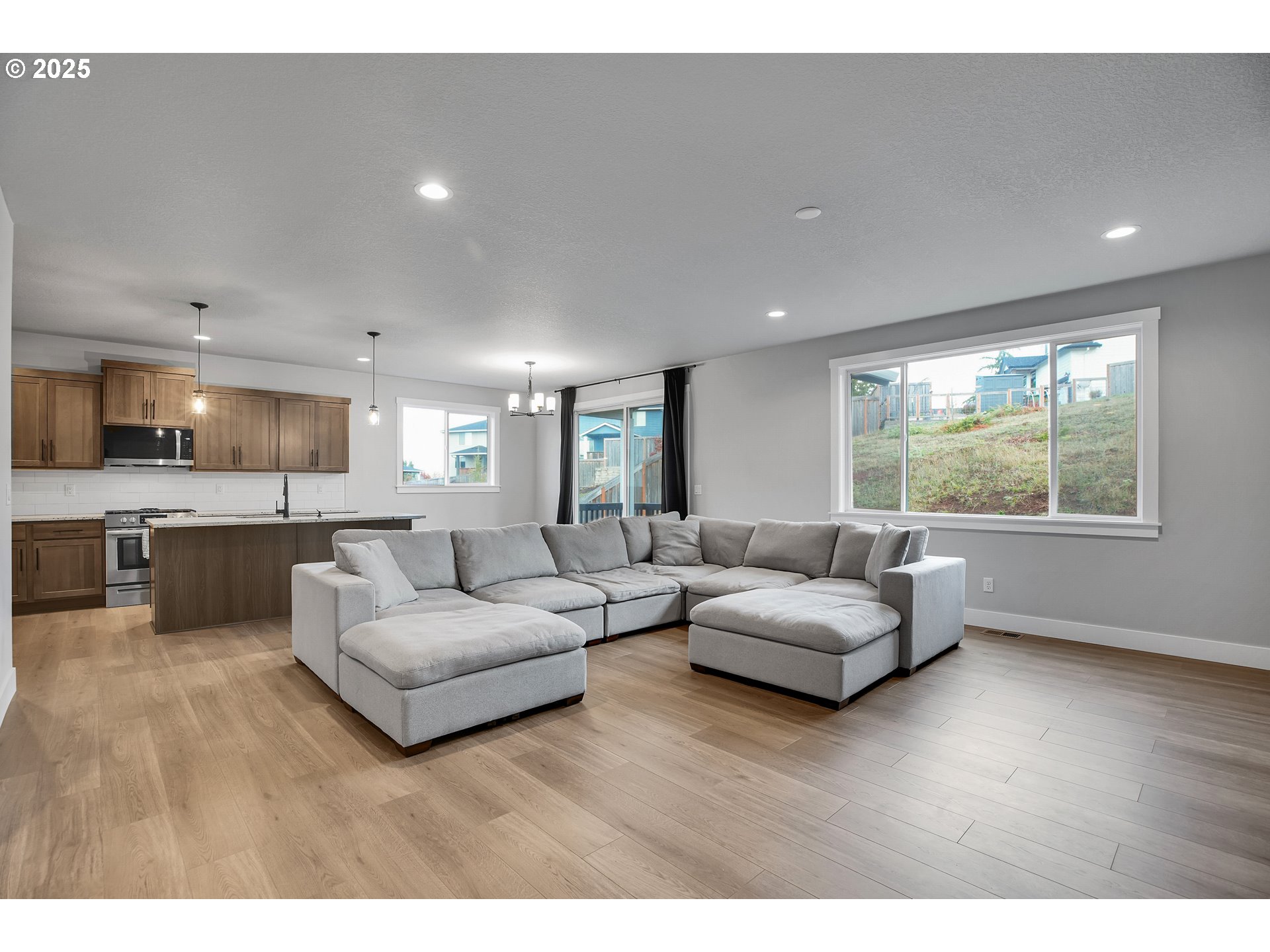 38249 MULBERRY ST, Sandy, OR, 97055