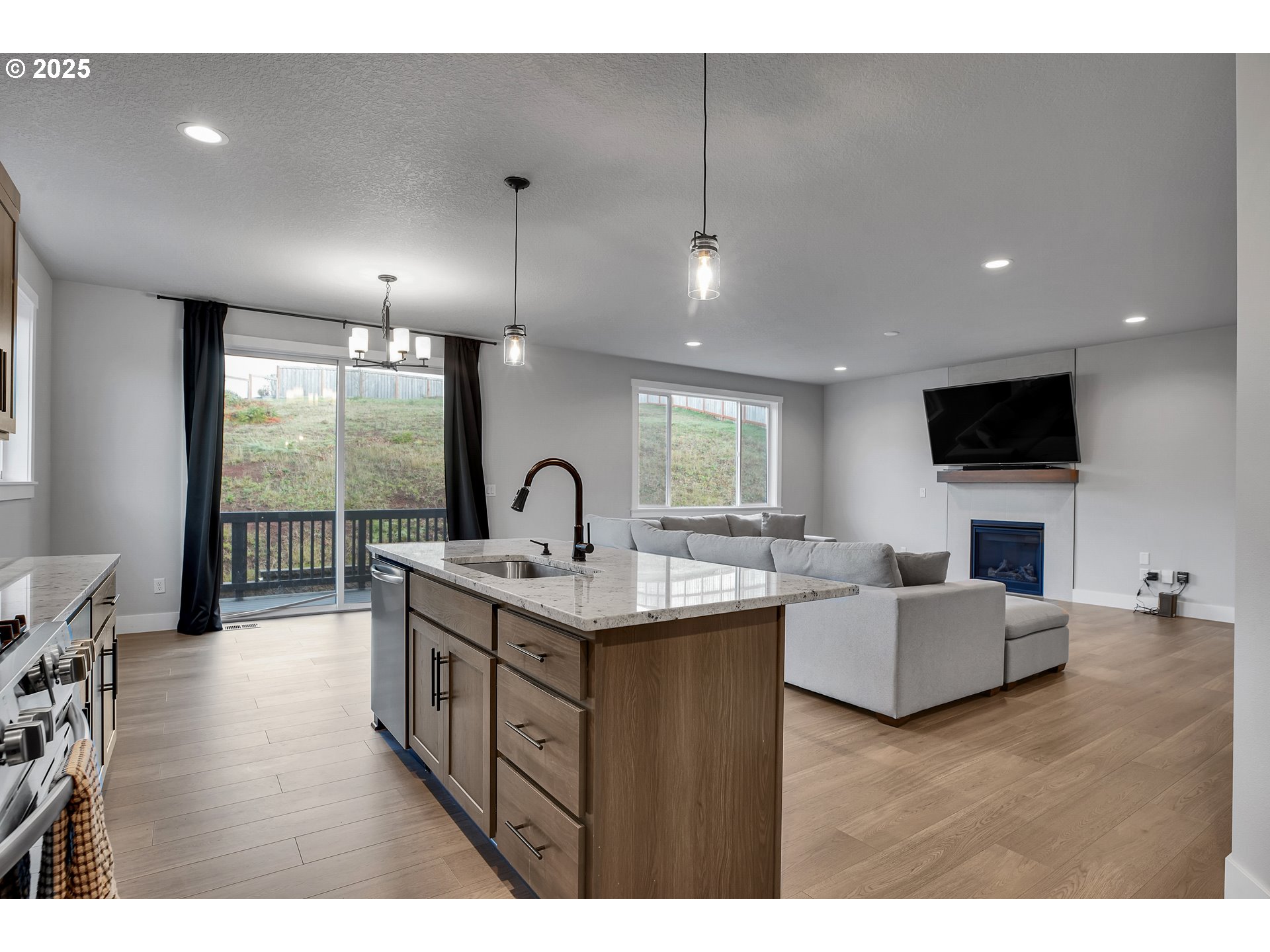 38249 MULBERRY ST, Sandy, OR, 97055